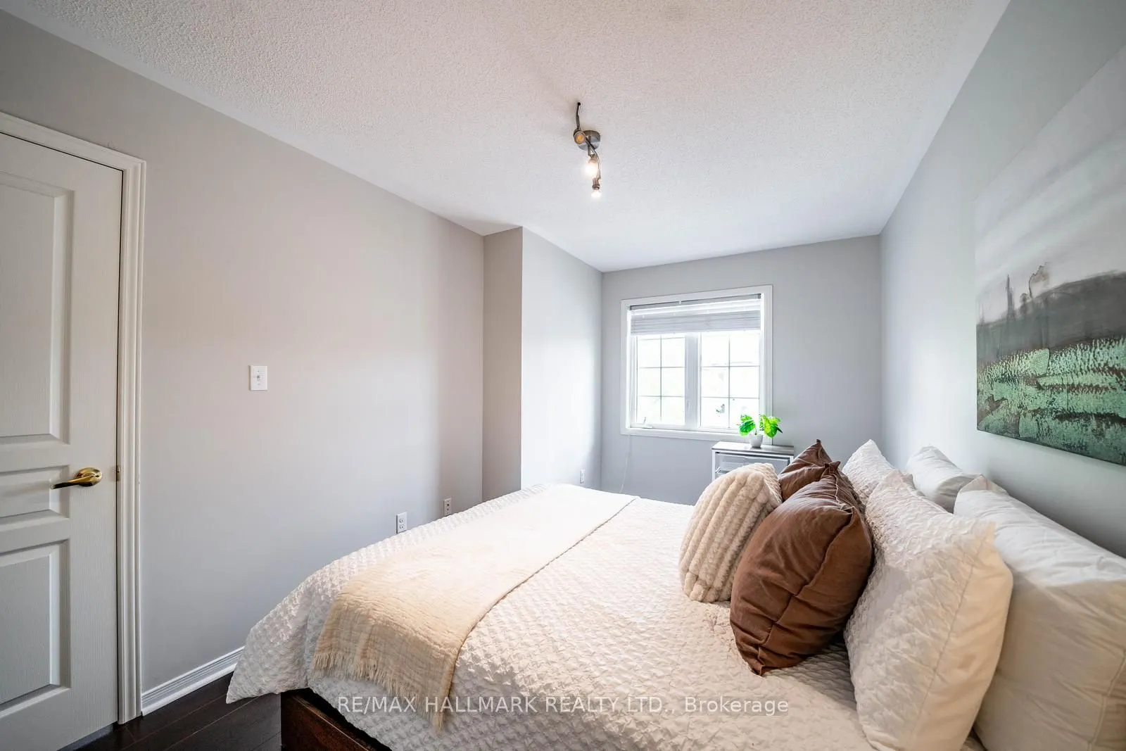 85 Vera Lynn Crescent