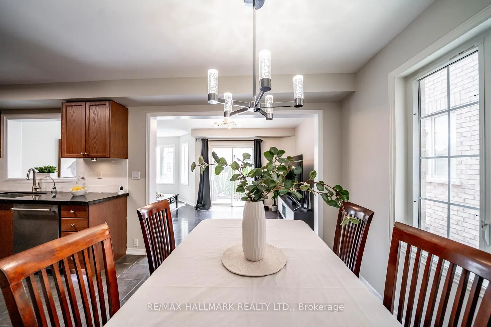 85 Vera Lynn Crescent
