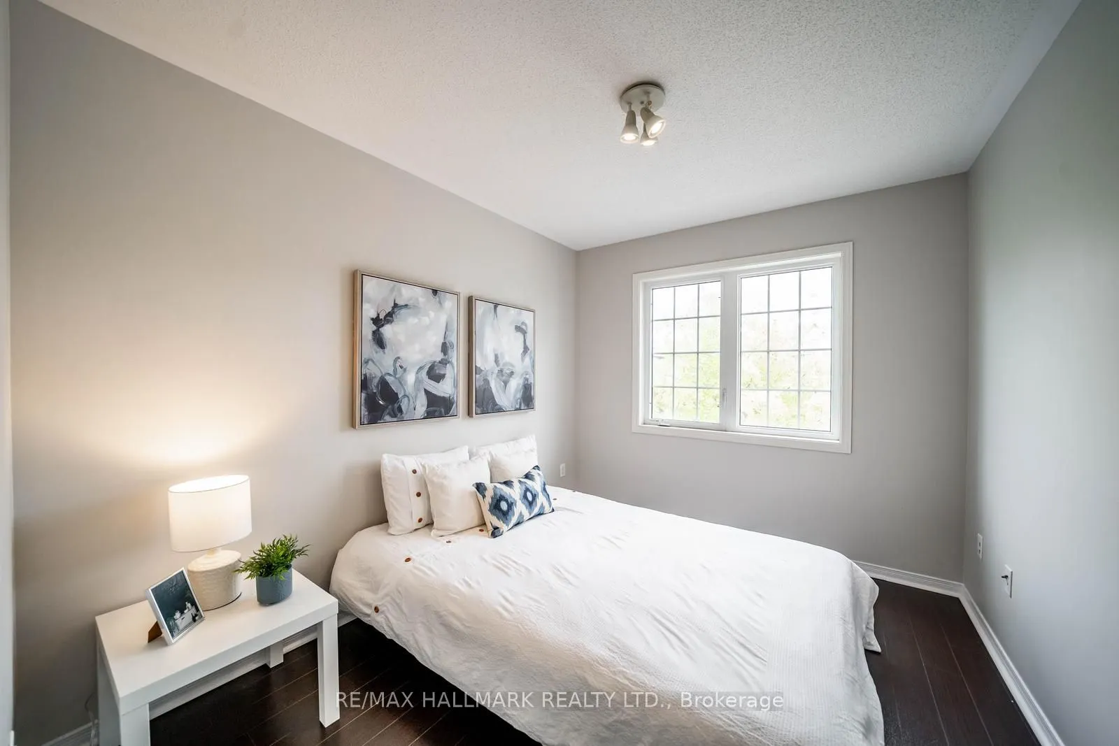 85 Vera Lynn Crescent