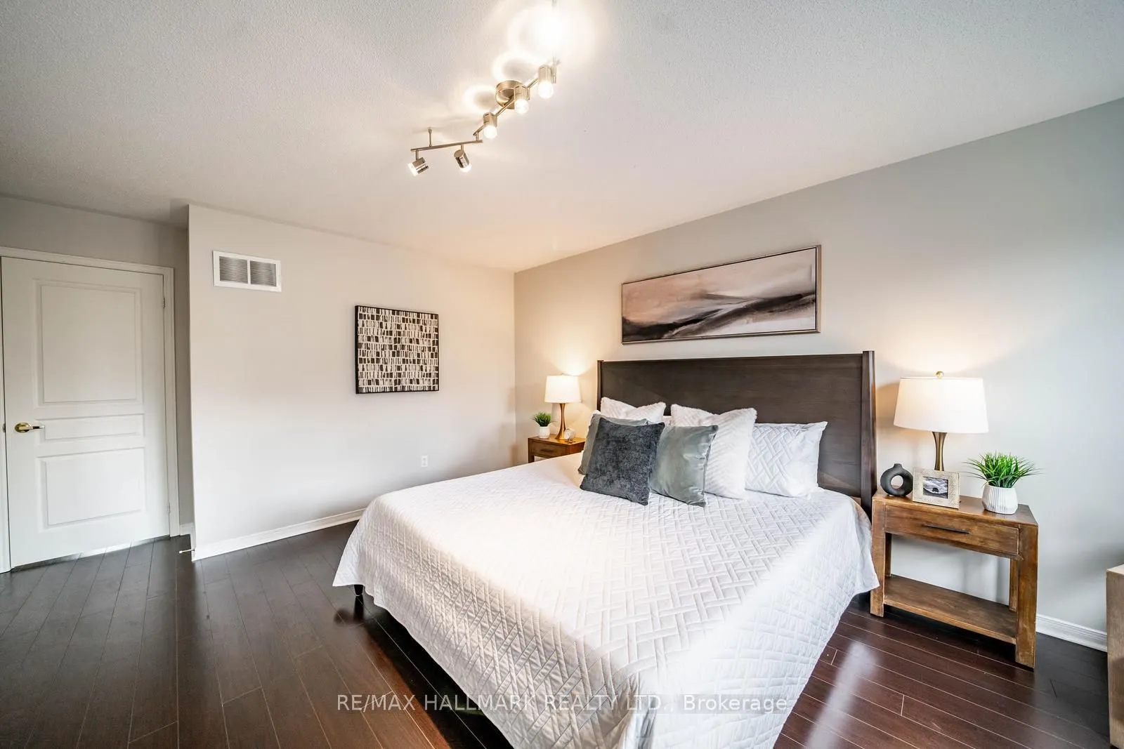 85 Vera Lynn Crescent
