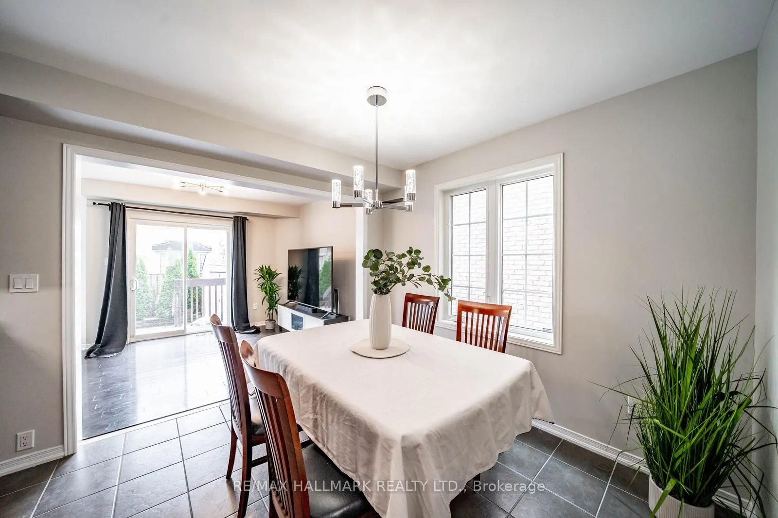 85 Vera Lynn Crescent