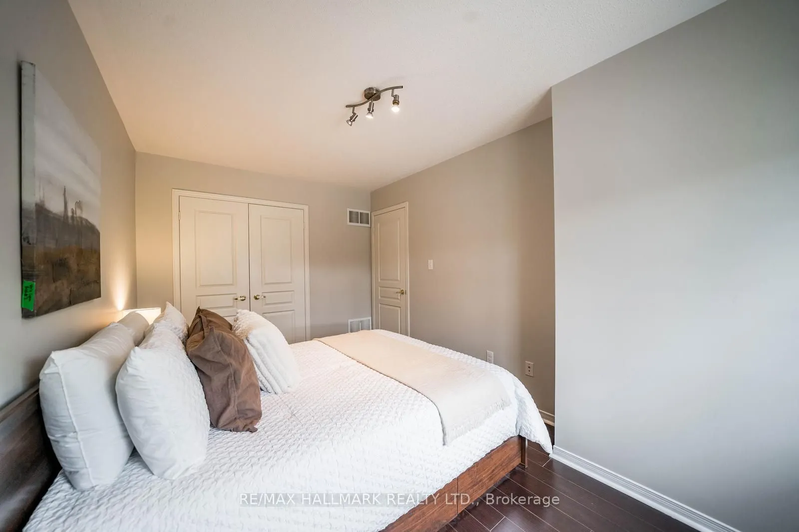 85 Vera Lynn Crescent