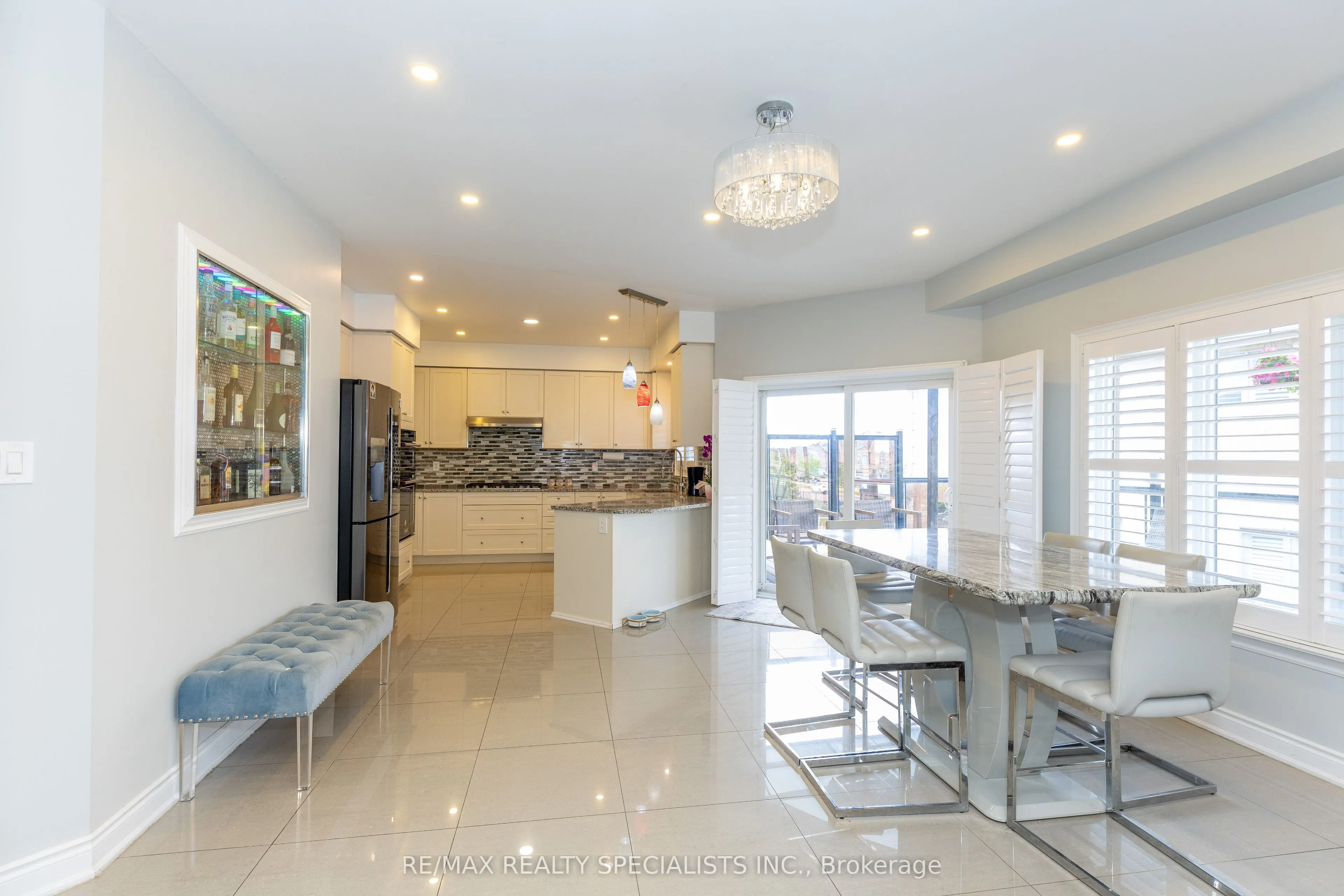 8 W. Dykie Court