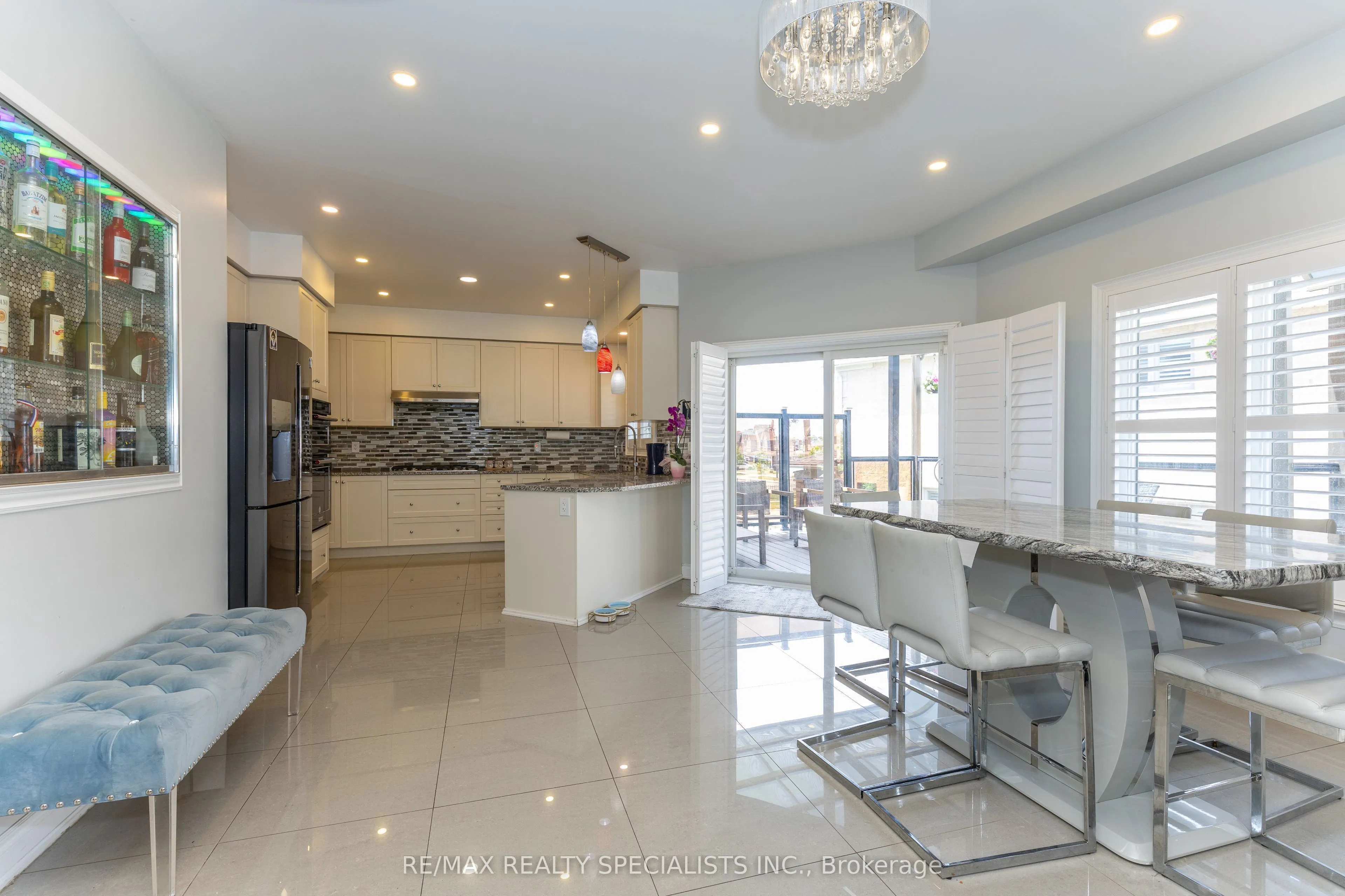 8 W. Dykie Court
