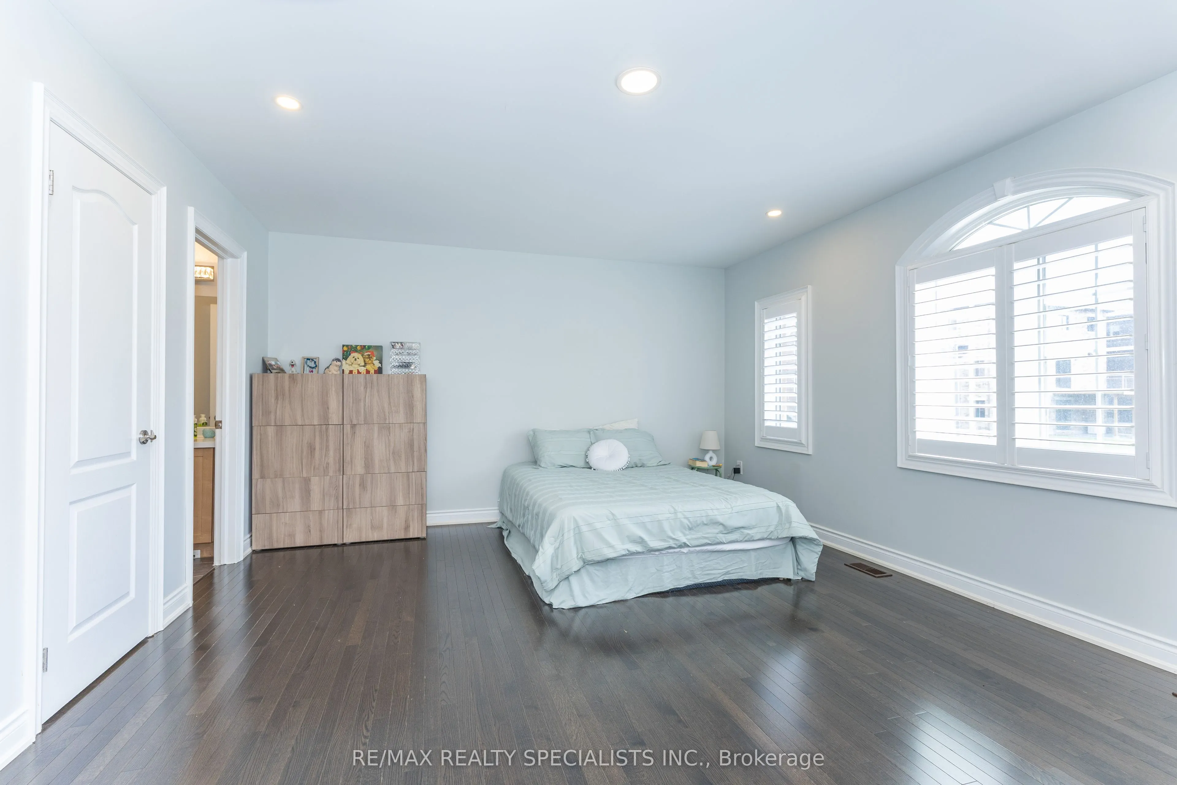 8 W. Dykie Court