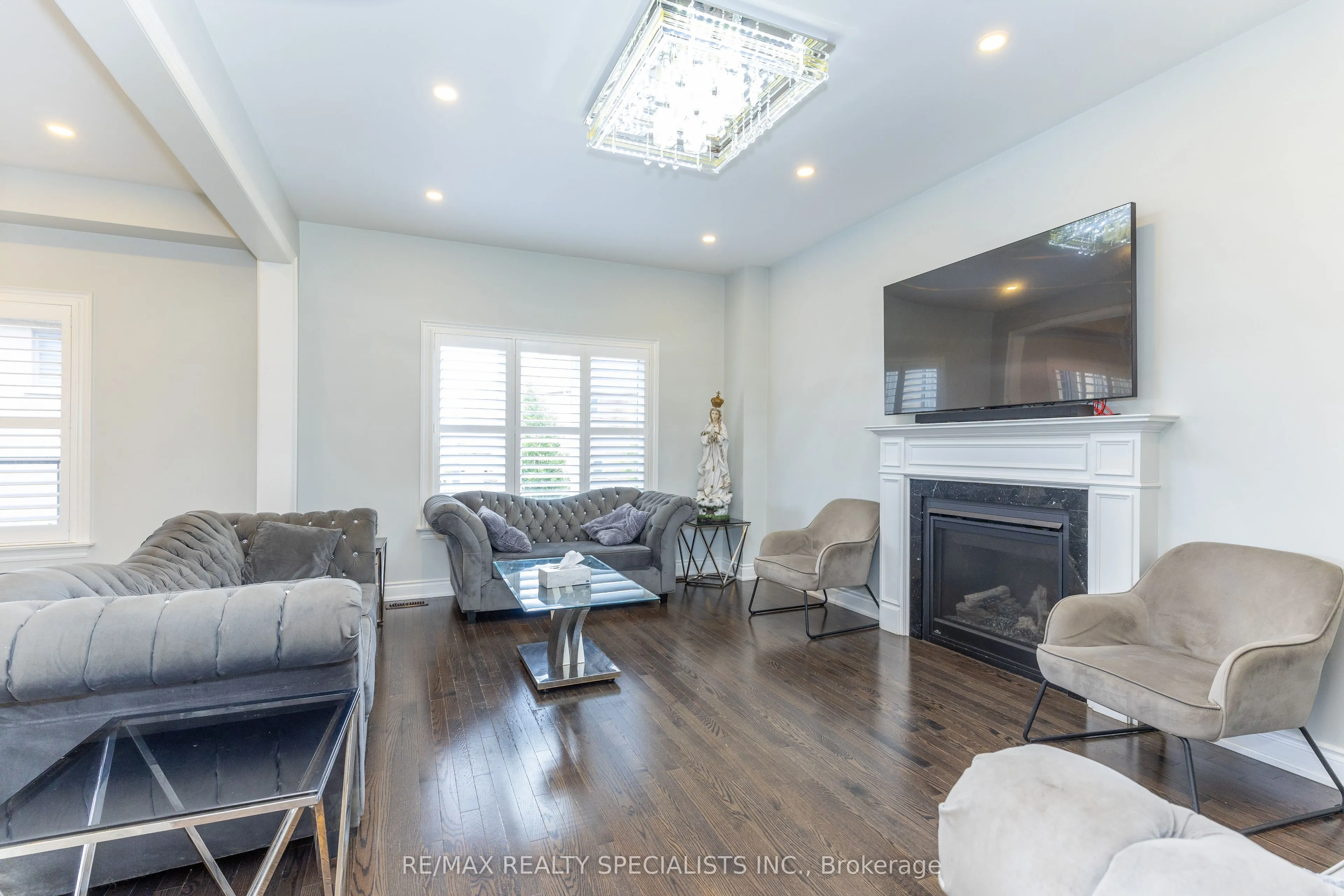 8 W. Dykie Court