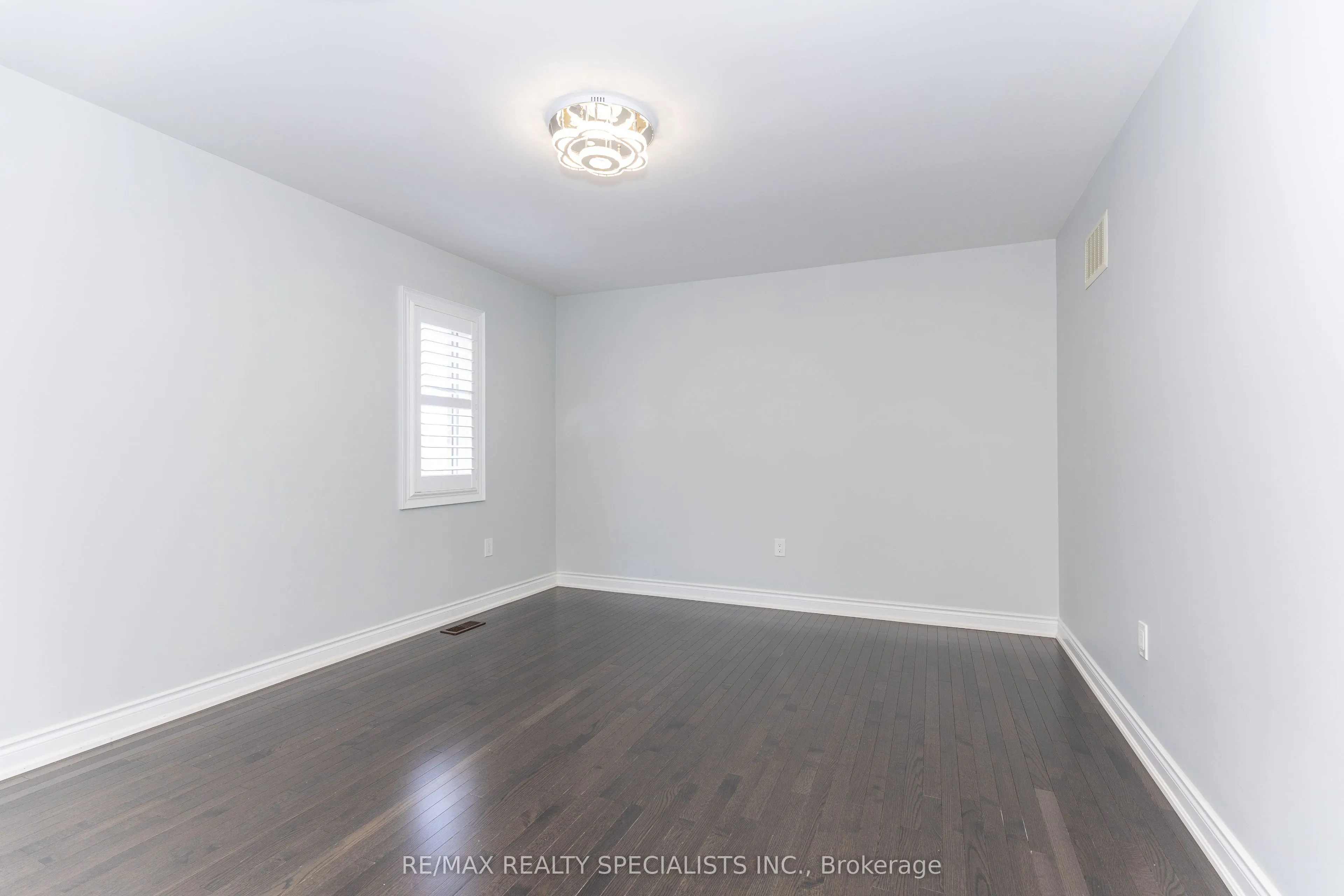 8 W. Dykie Court