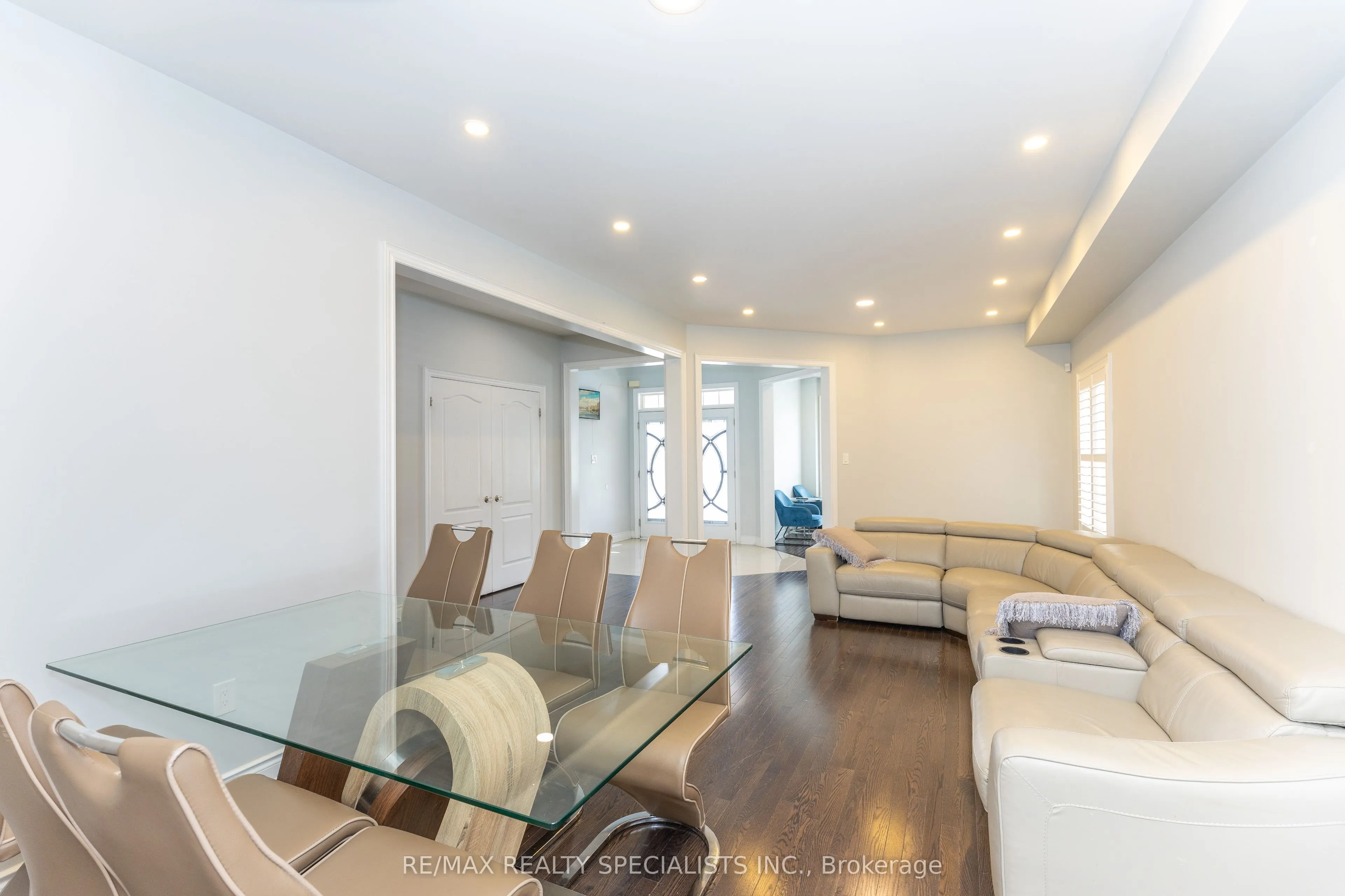 8 W. Dykie Court