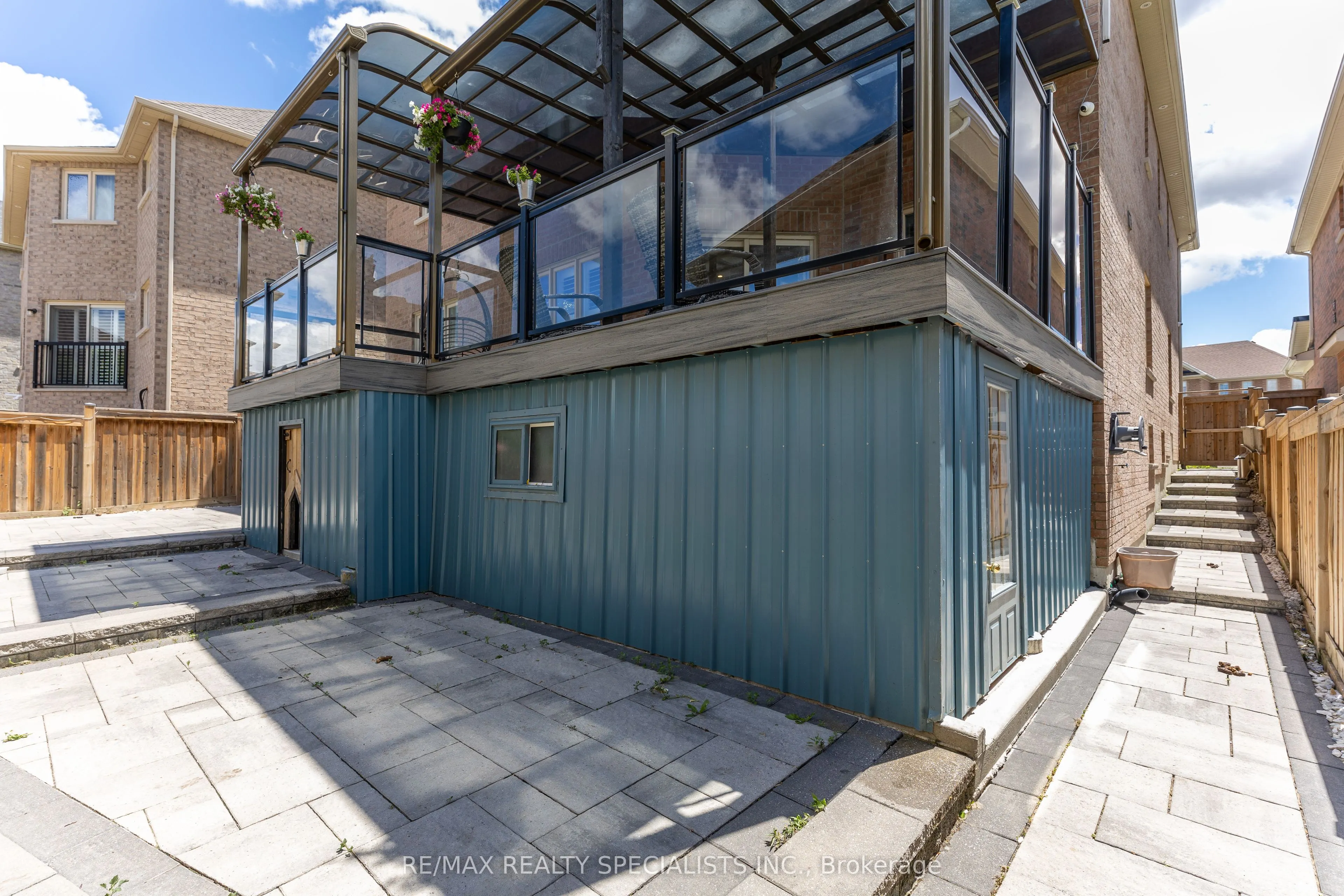 8 W. Dykie Court