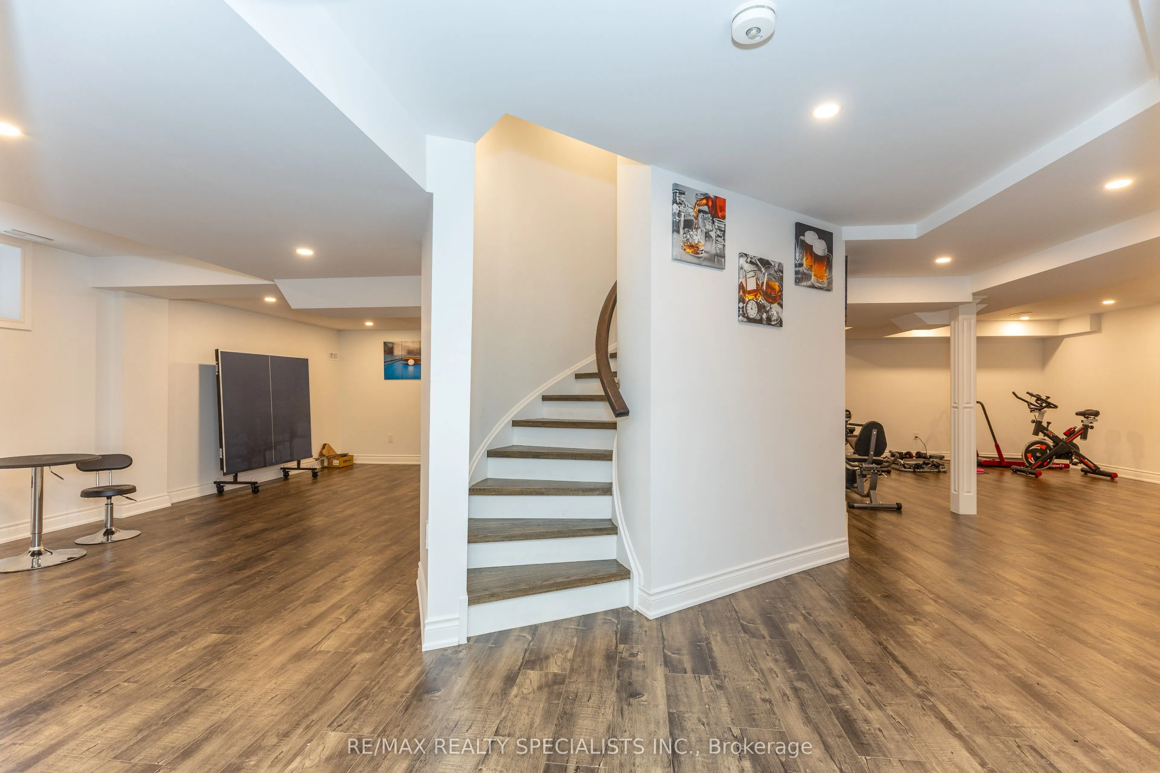 8 W. Dykie Court