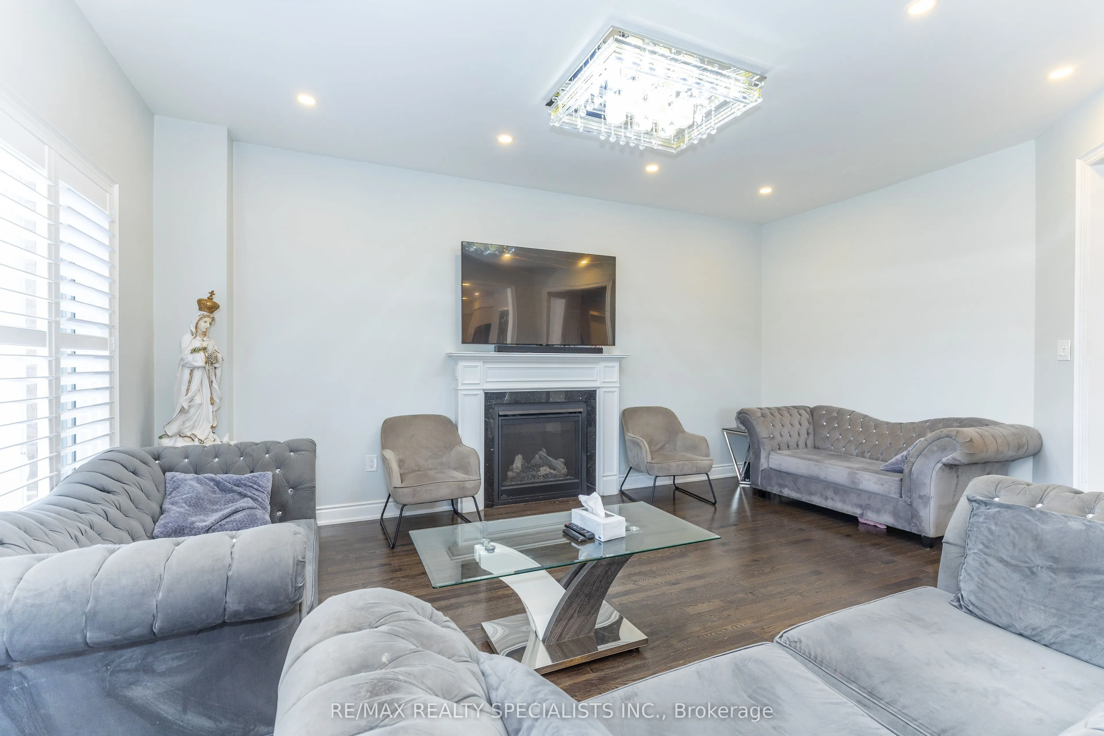 8 W. Dykie Court