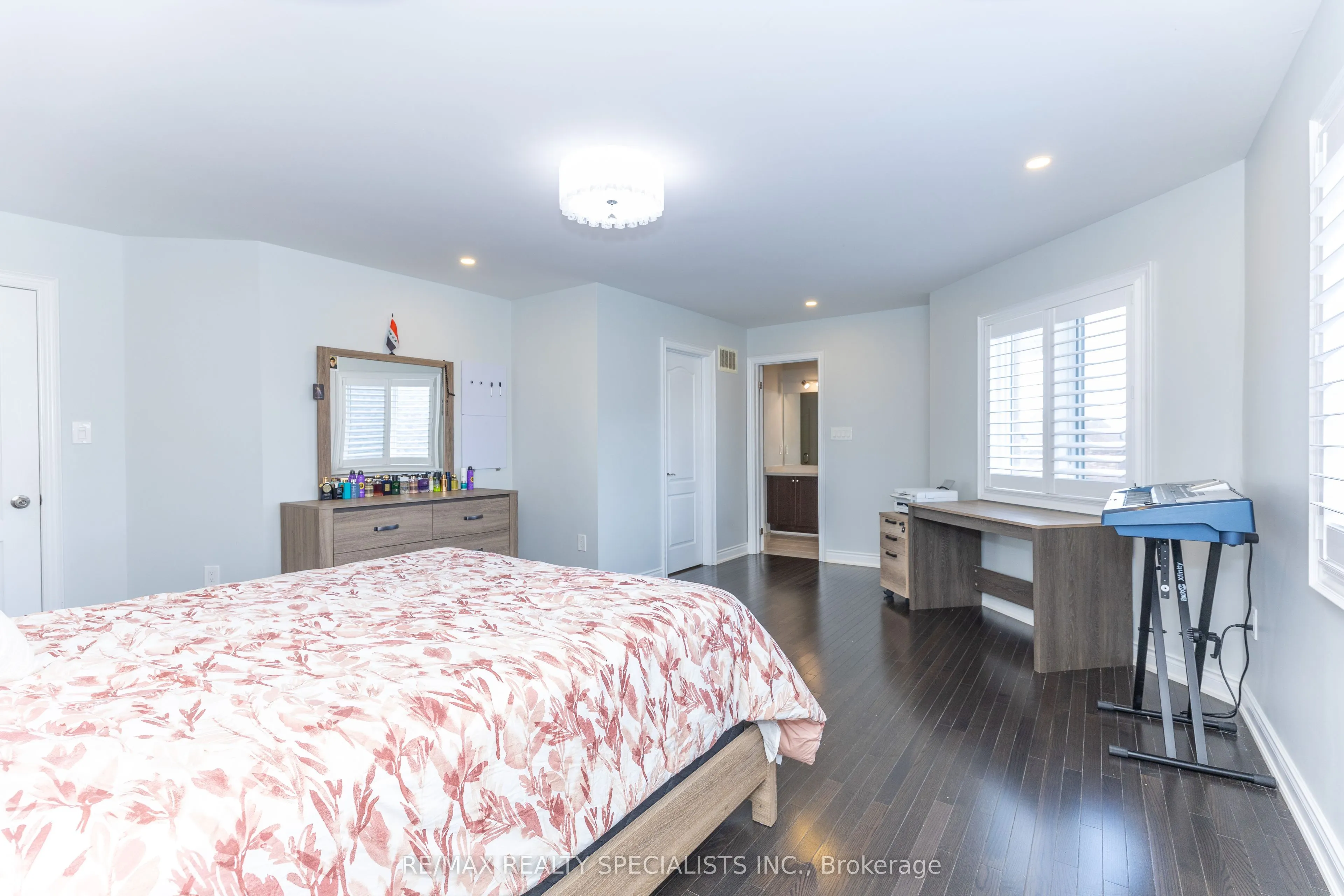 8 W. Dykie Court