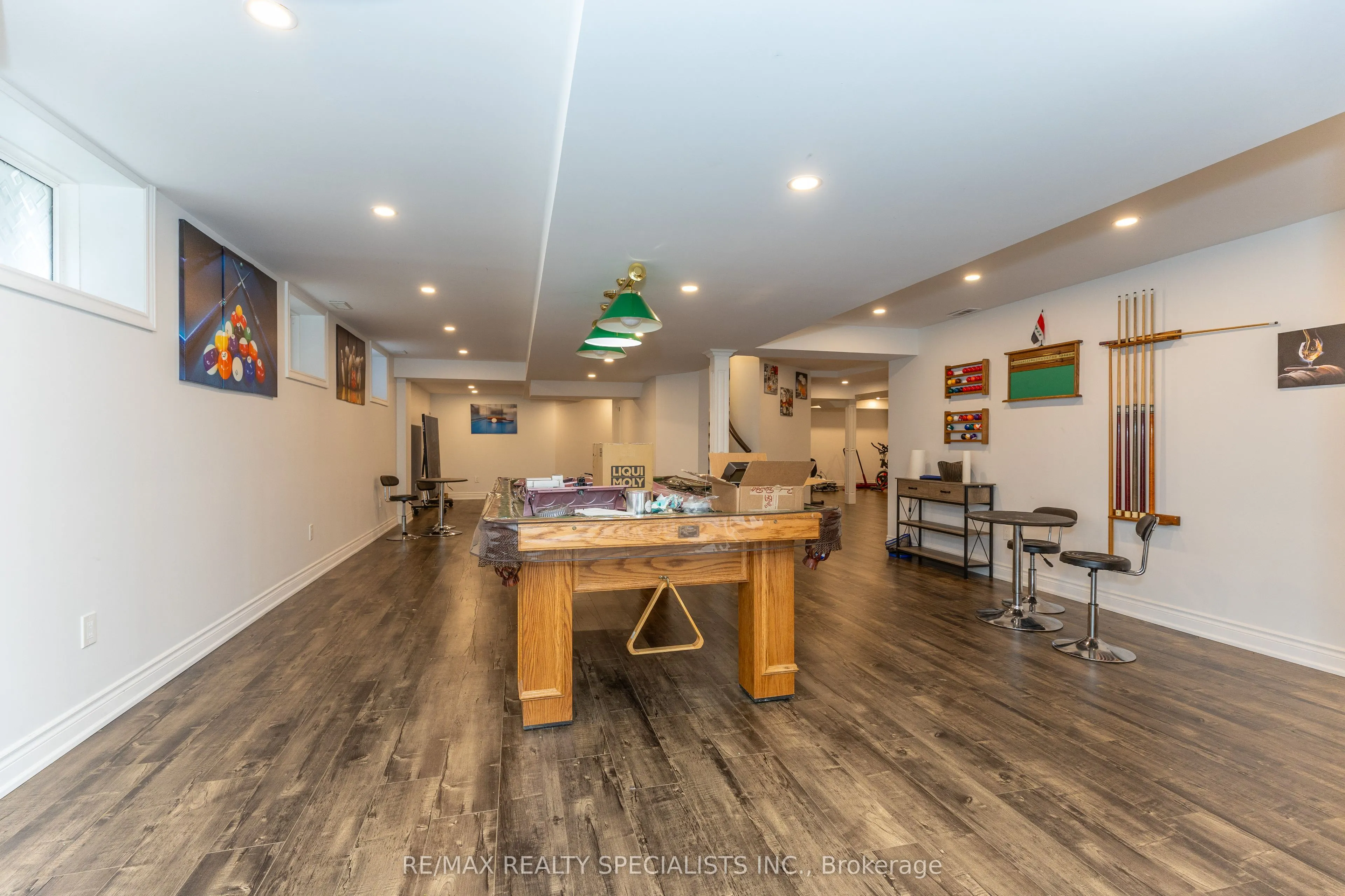 8 W. Dykie Court