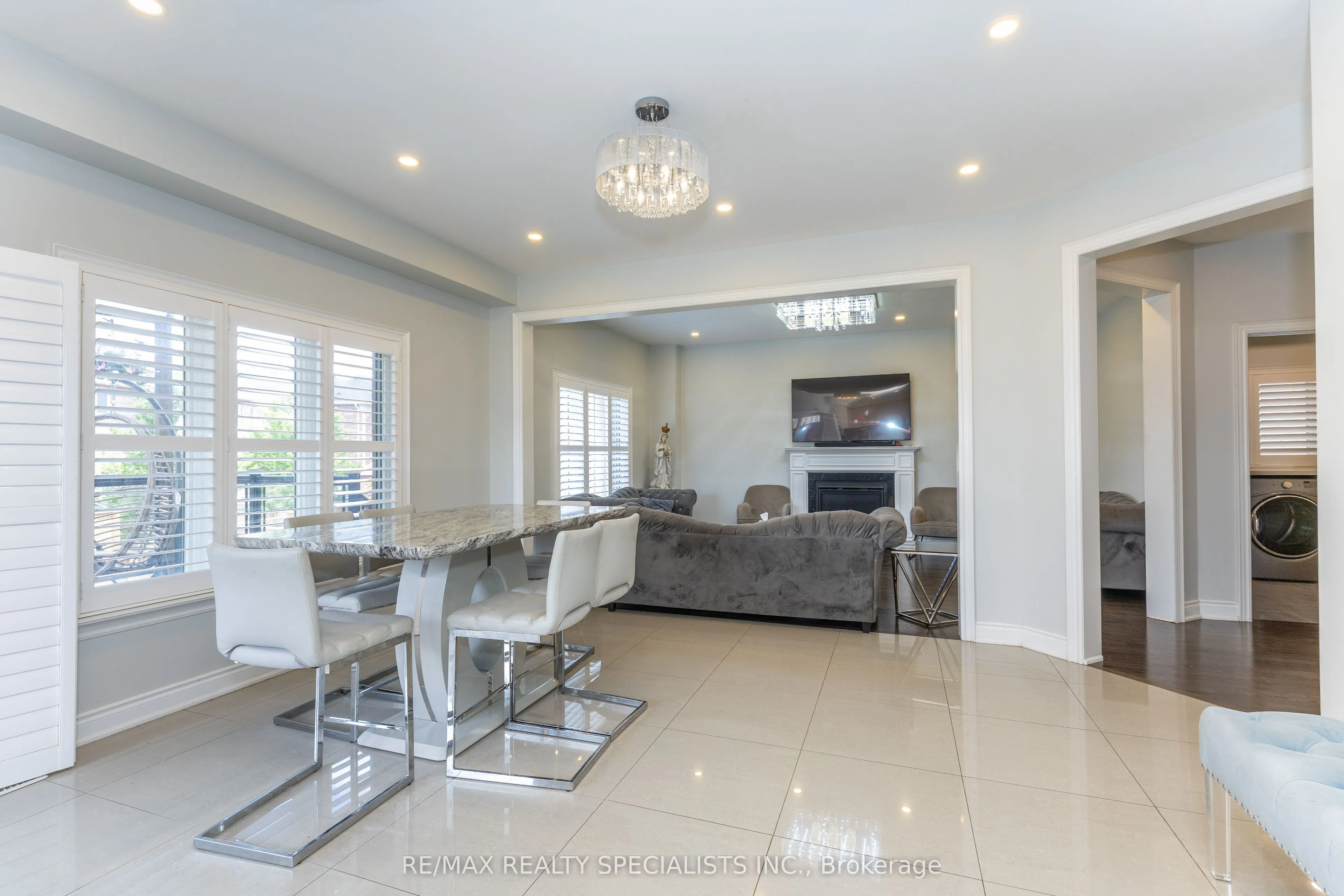 8 W. Dykie Court