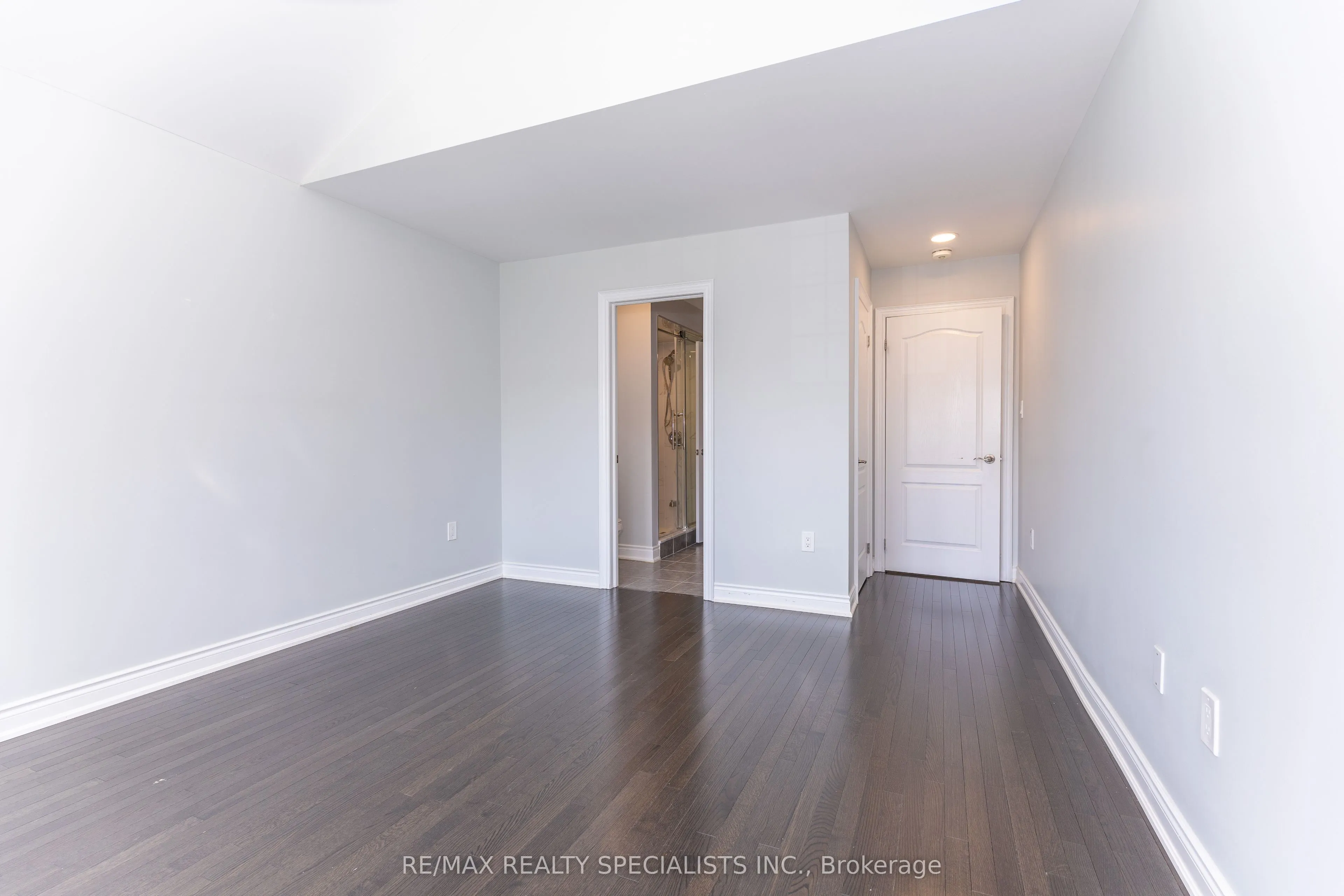8 W. Dykie Court