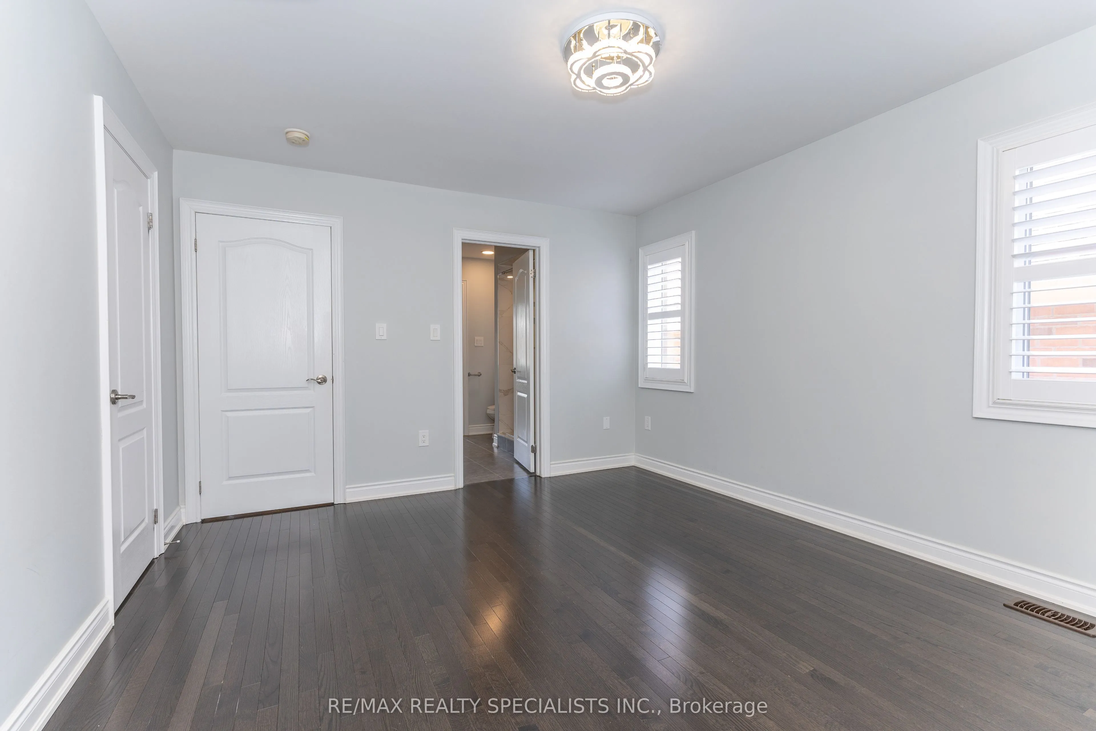 8 W. Dykie Court