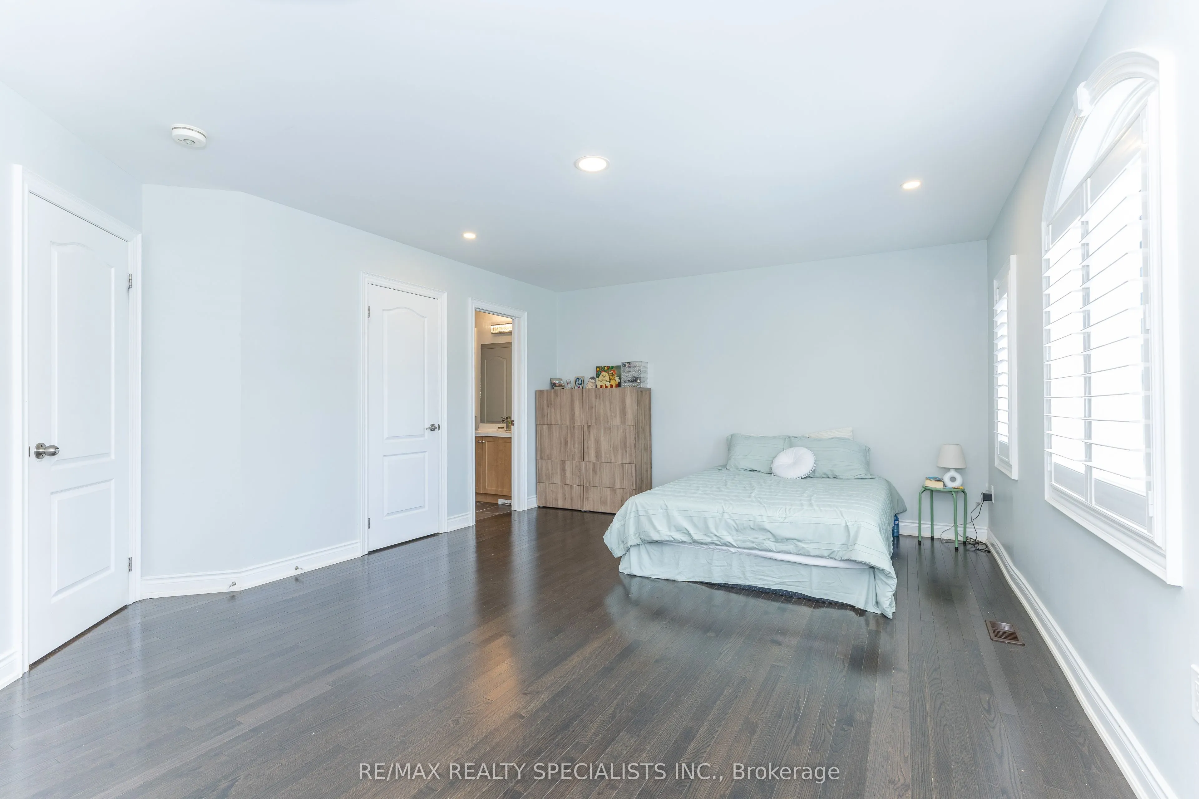 8 W. Dykie Court