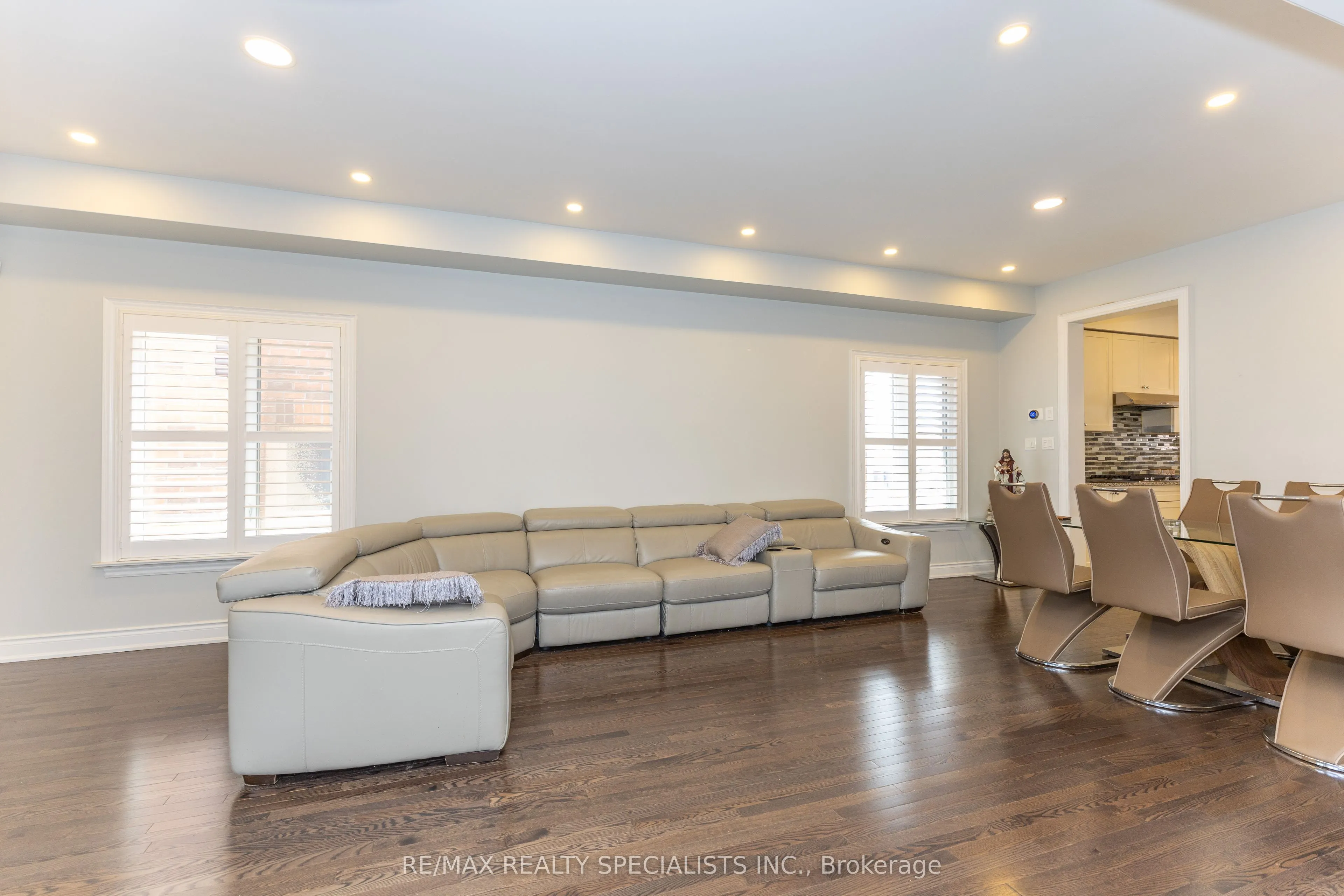 8 W. Dykie Court
