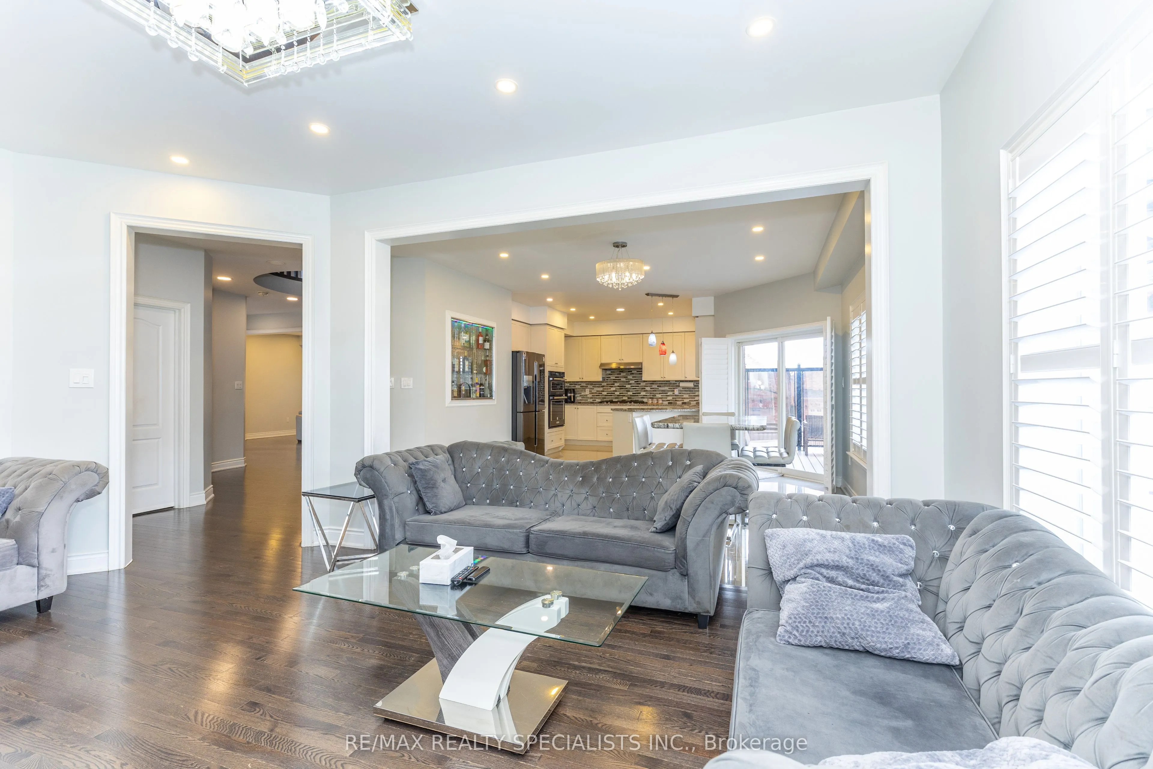 8 W. Dykie Court