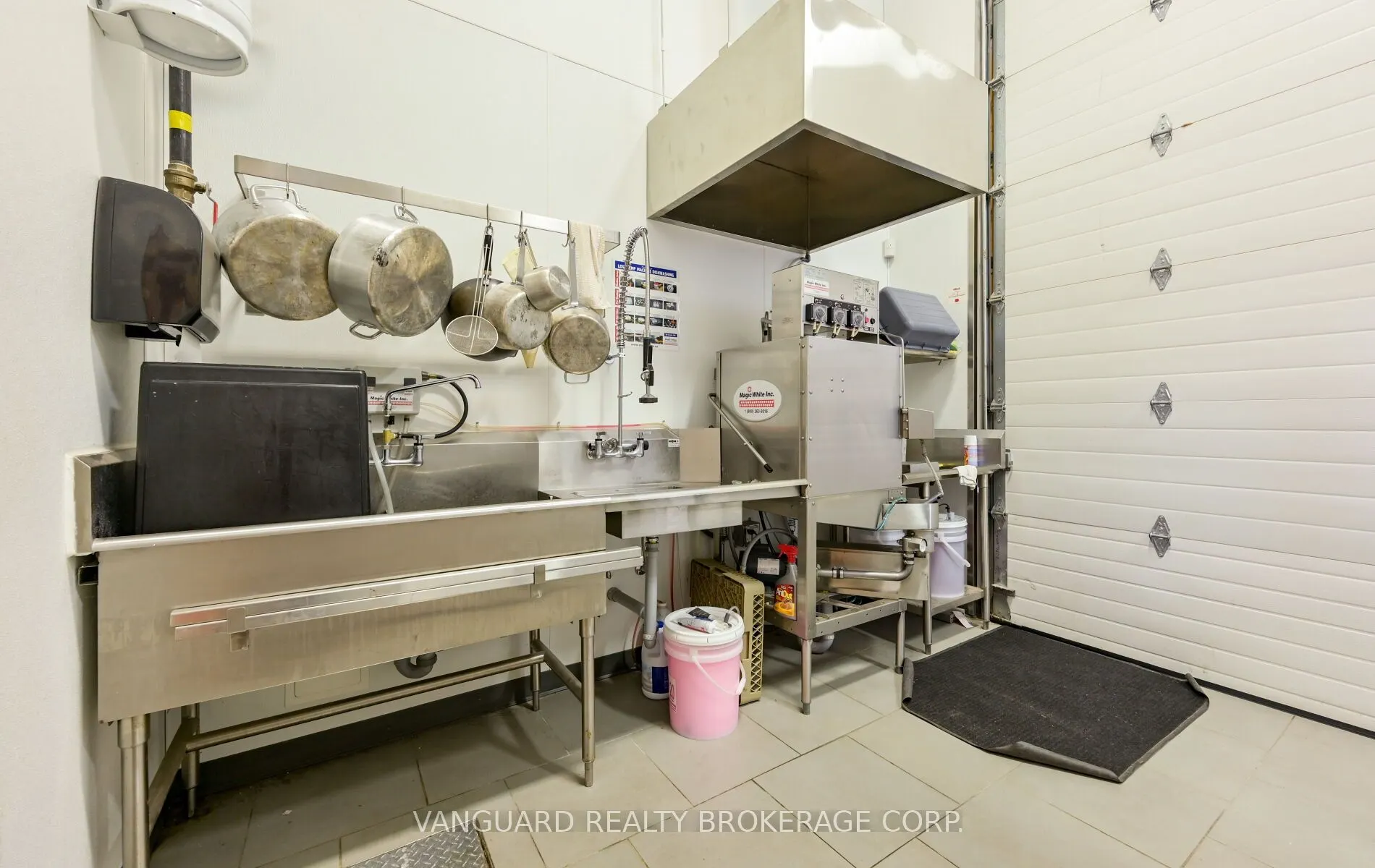 160 Applewood Crescent #29