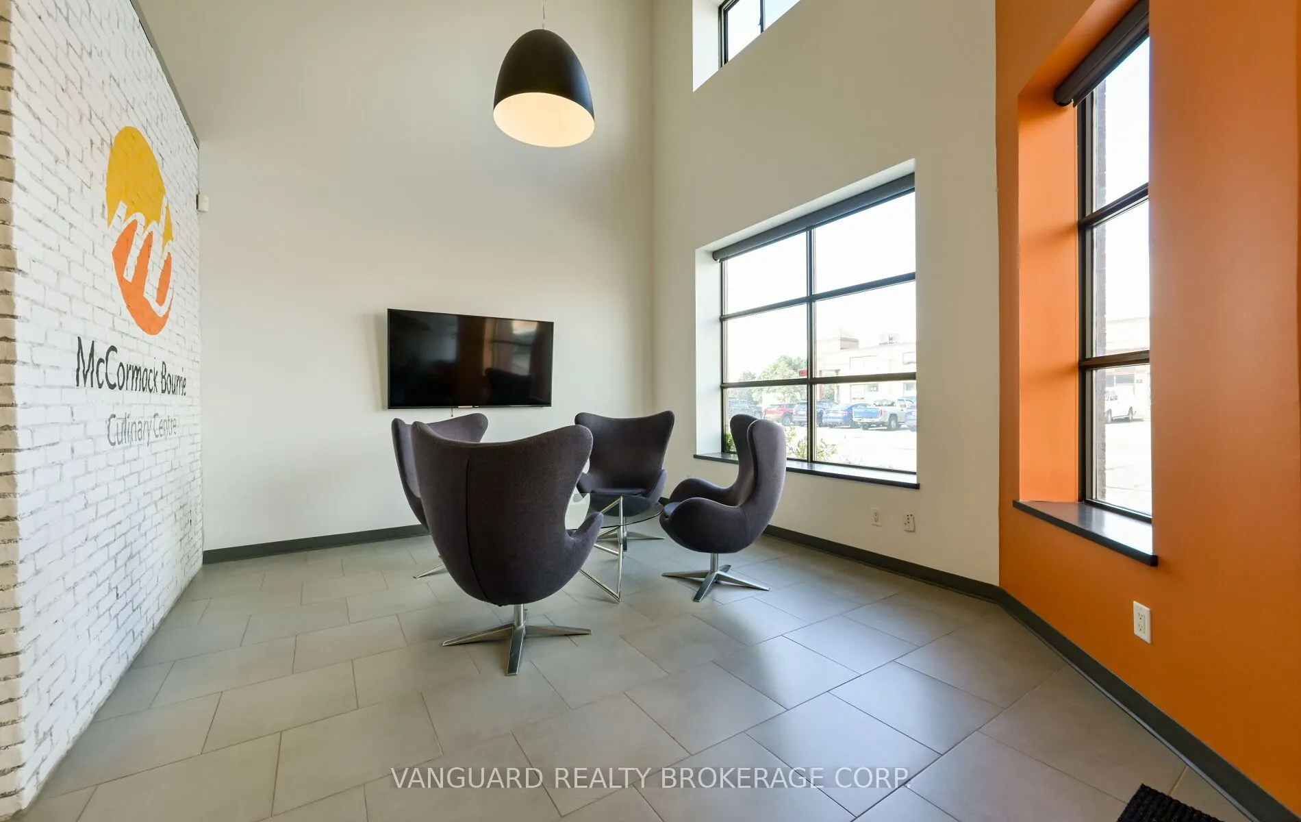160 Applewood Crescent #29