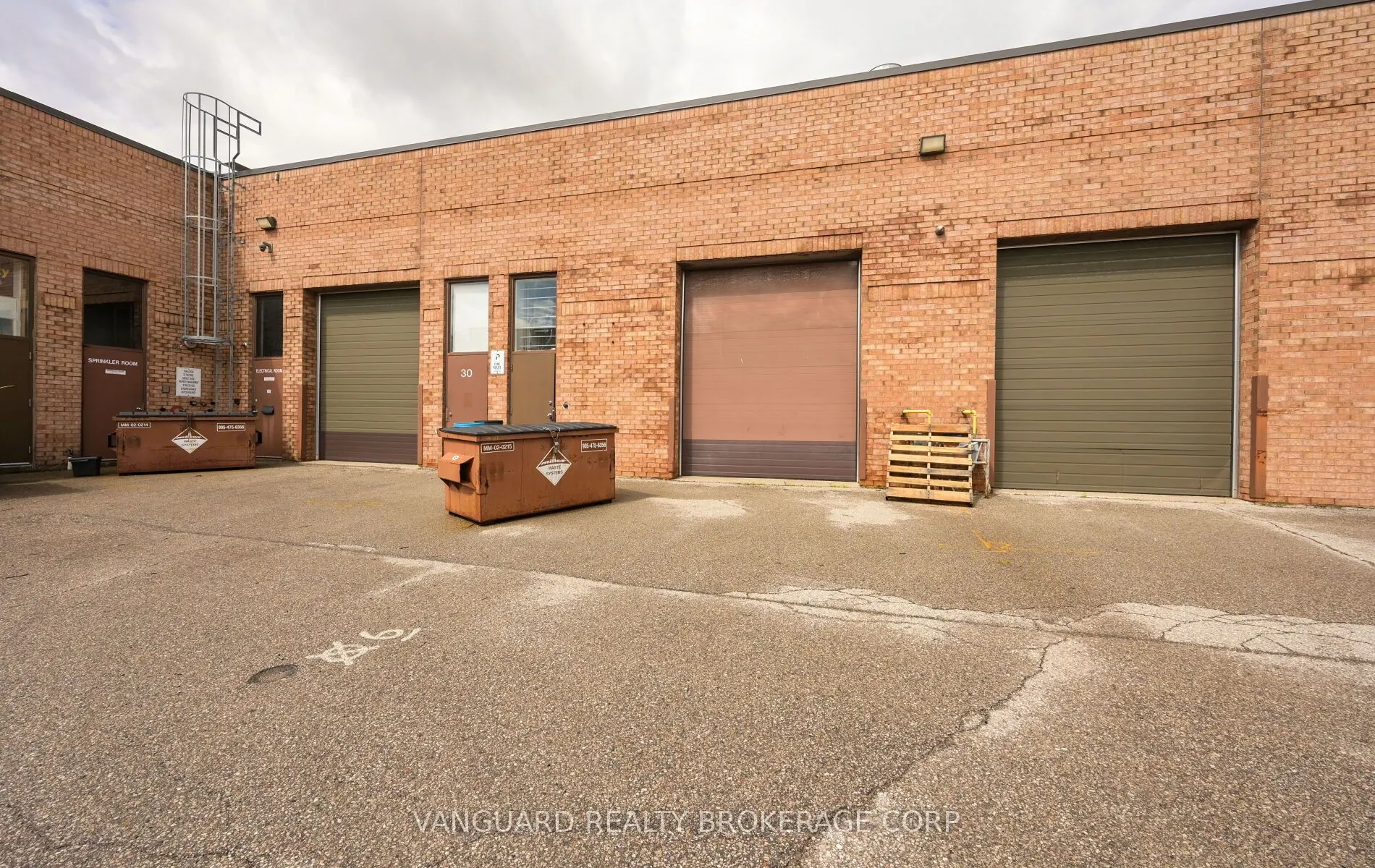 160 Applewood Crescent #29