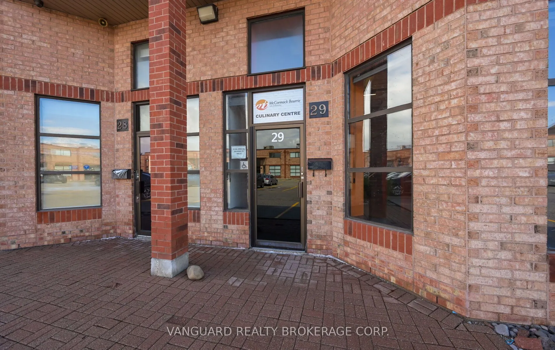 160 Applewood Crescent #29