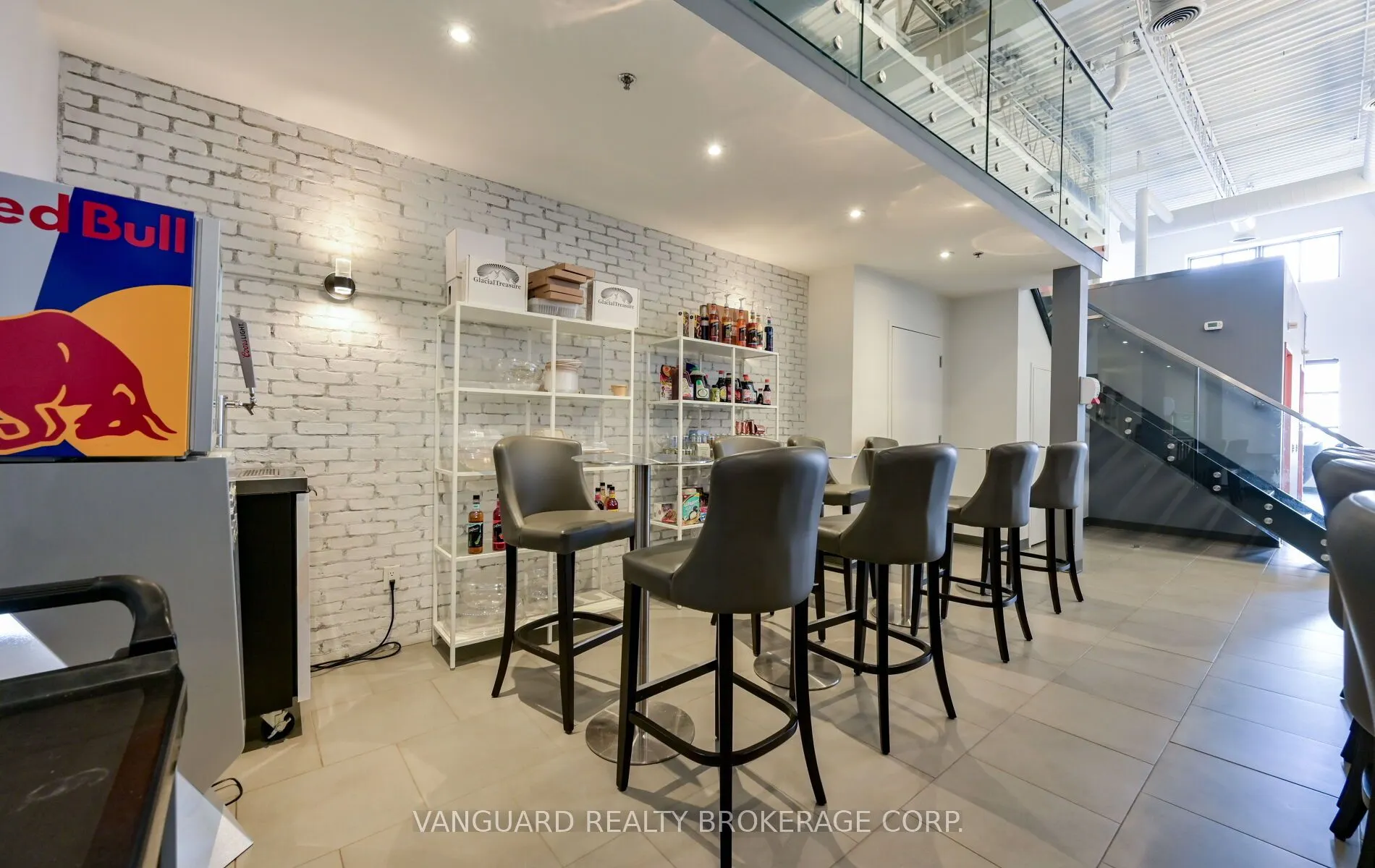 160 Applewood Crescent #29