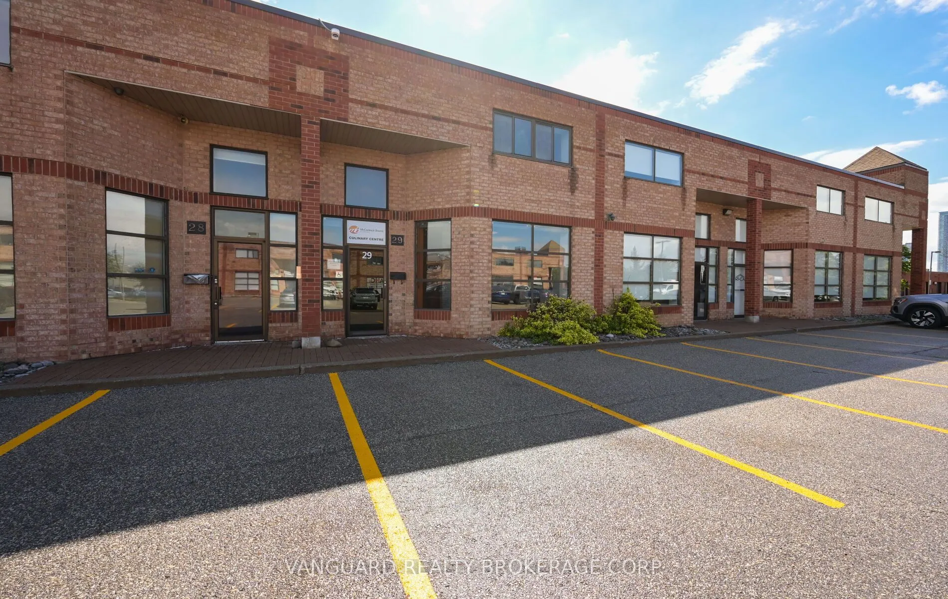 160 Applewood Crescent #29