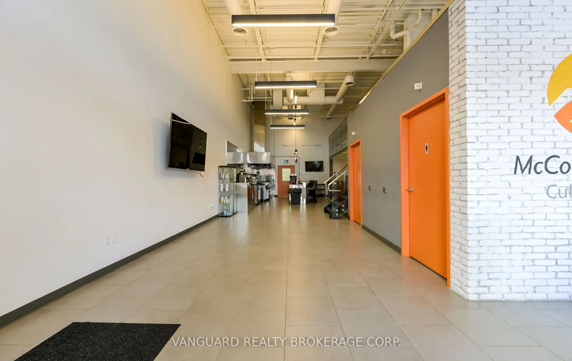 160 Applewood Crescent #29
