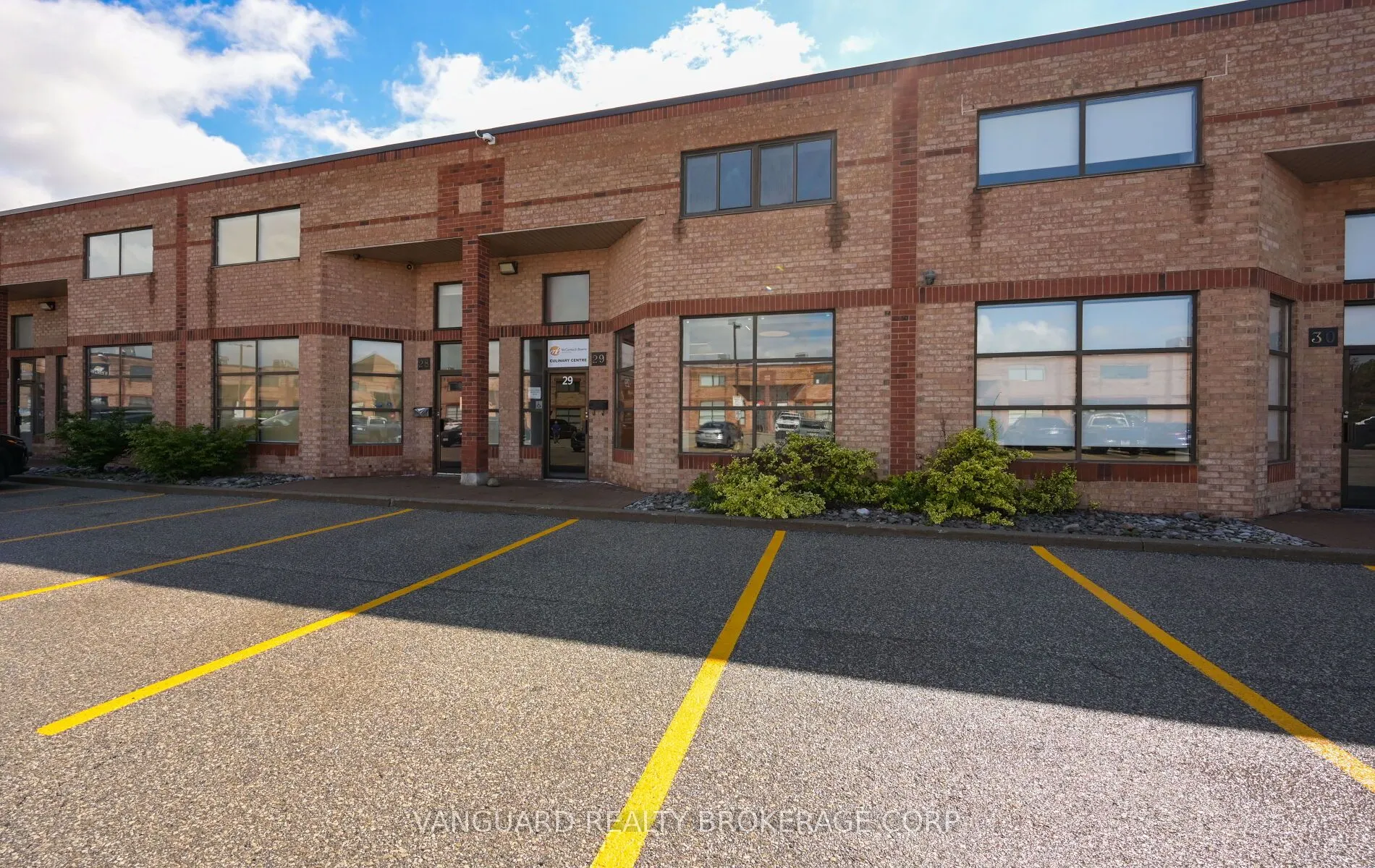 160 Applewood Crescent #29