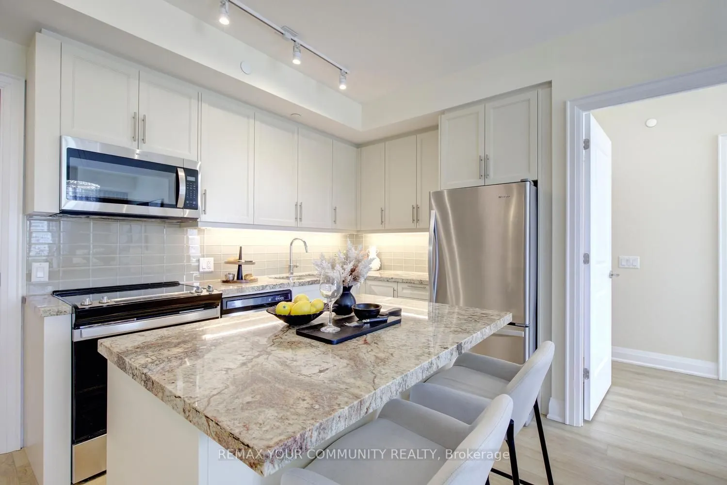 20 Gatineau Drive #406