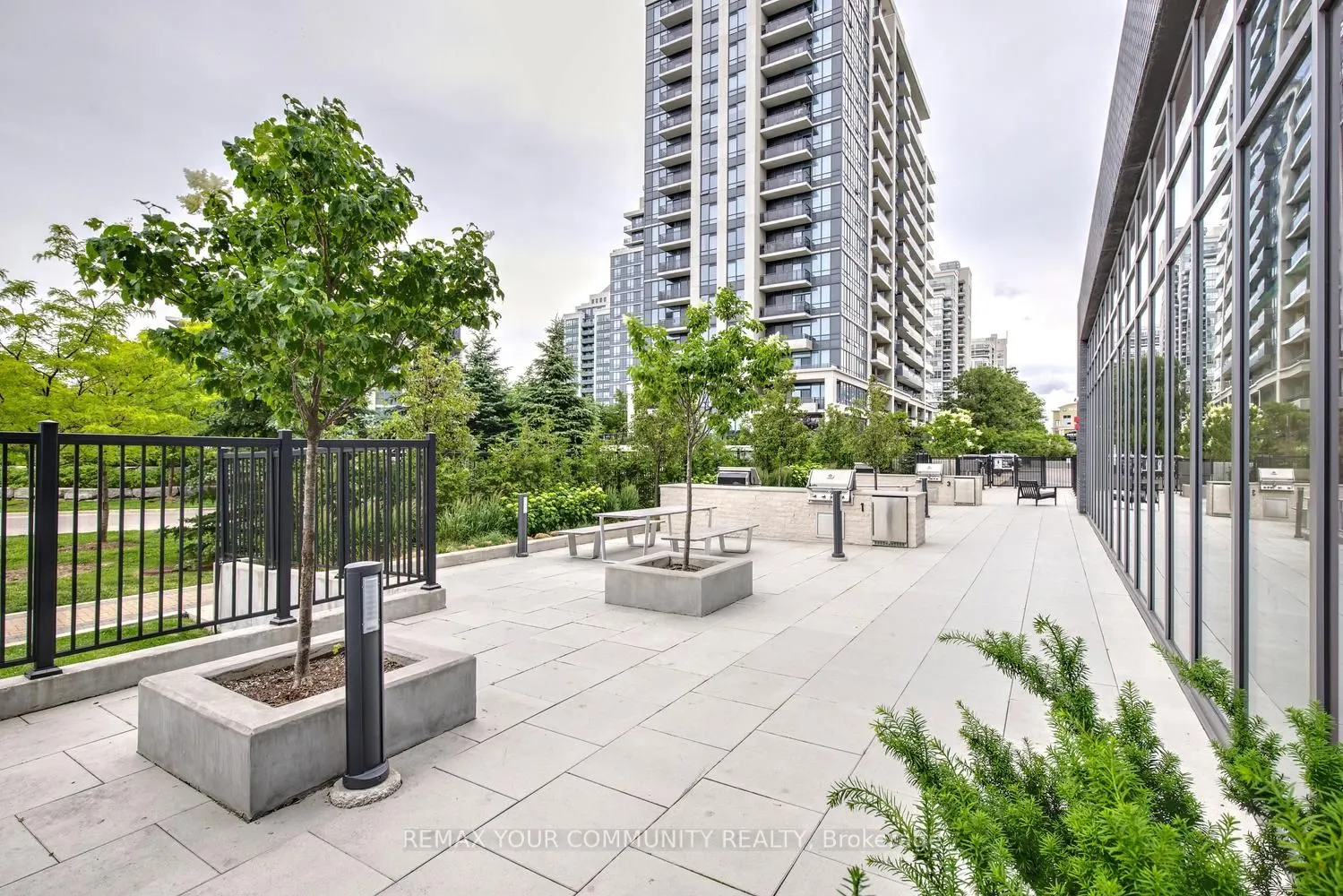 20 Gatineau Drive #406