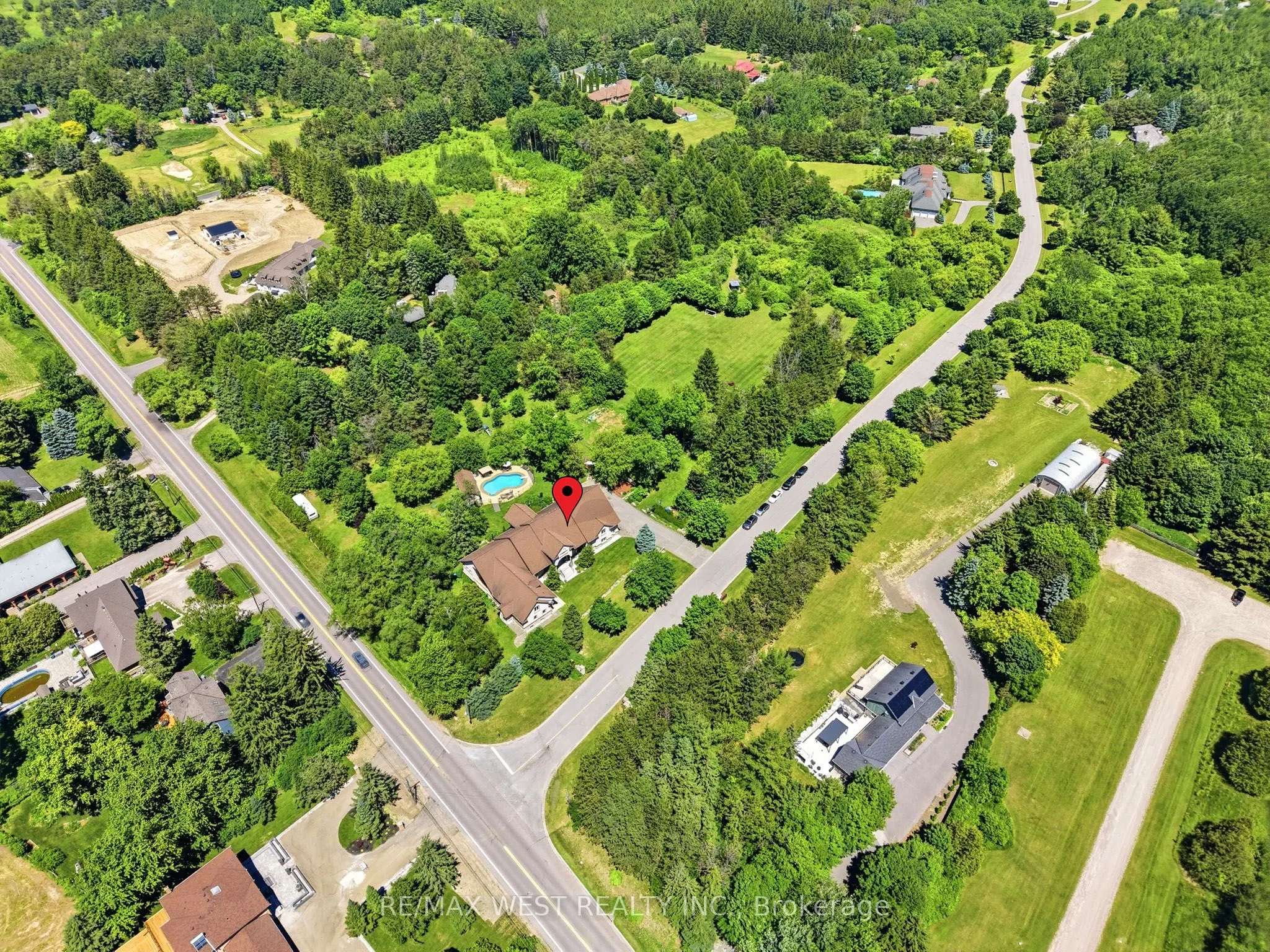 2 Kingswood Drive