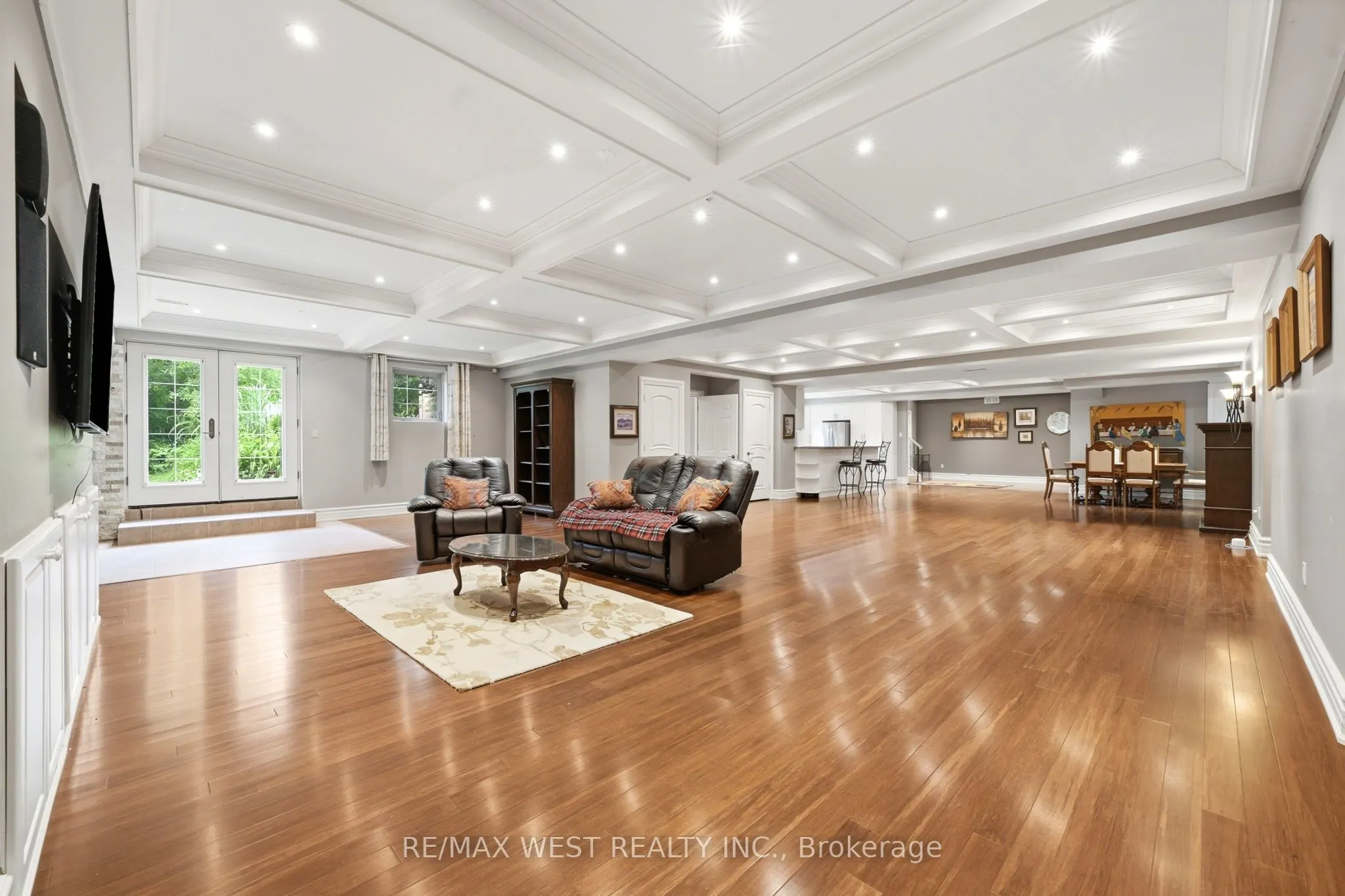 2 Kingswood Drive