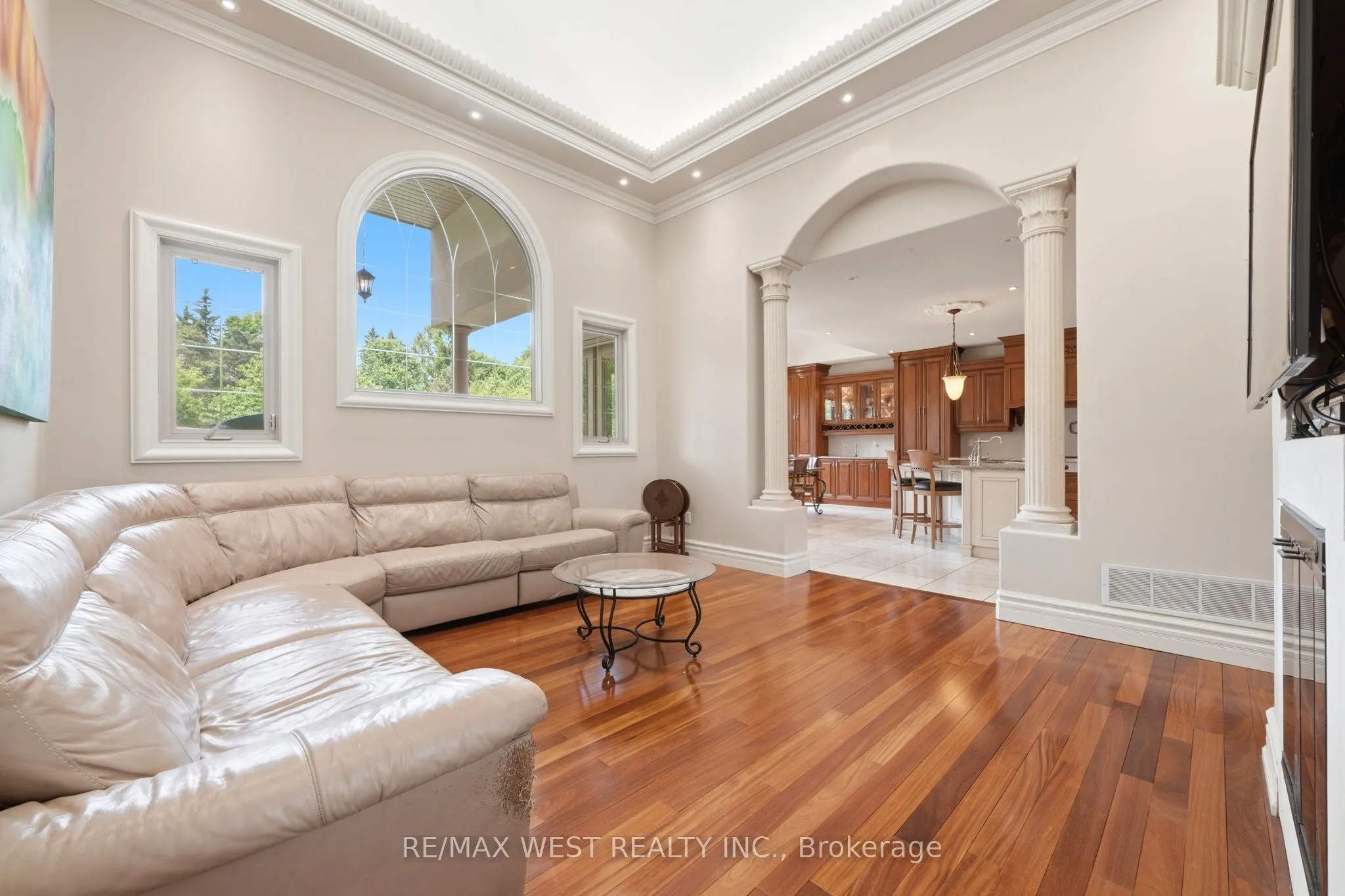 2 Kingswood Drive