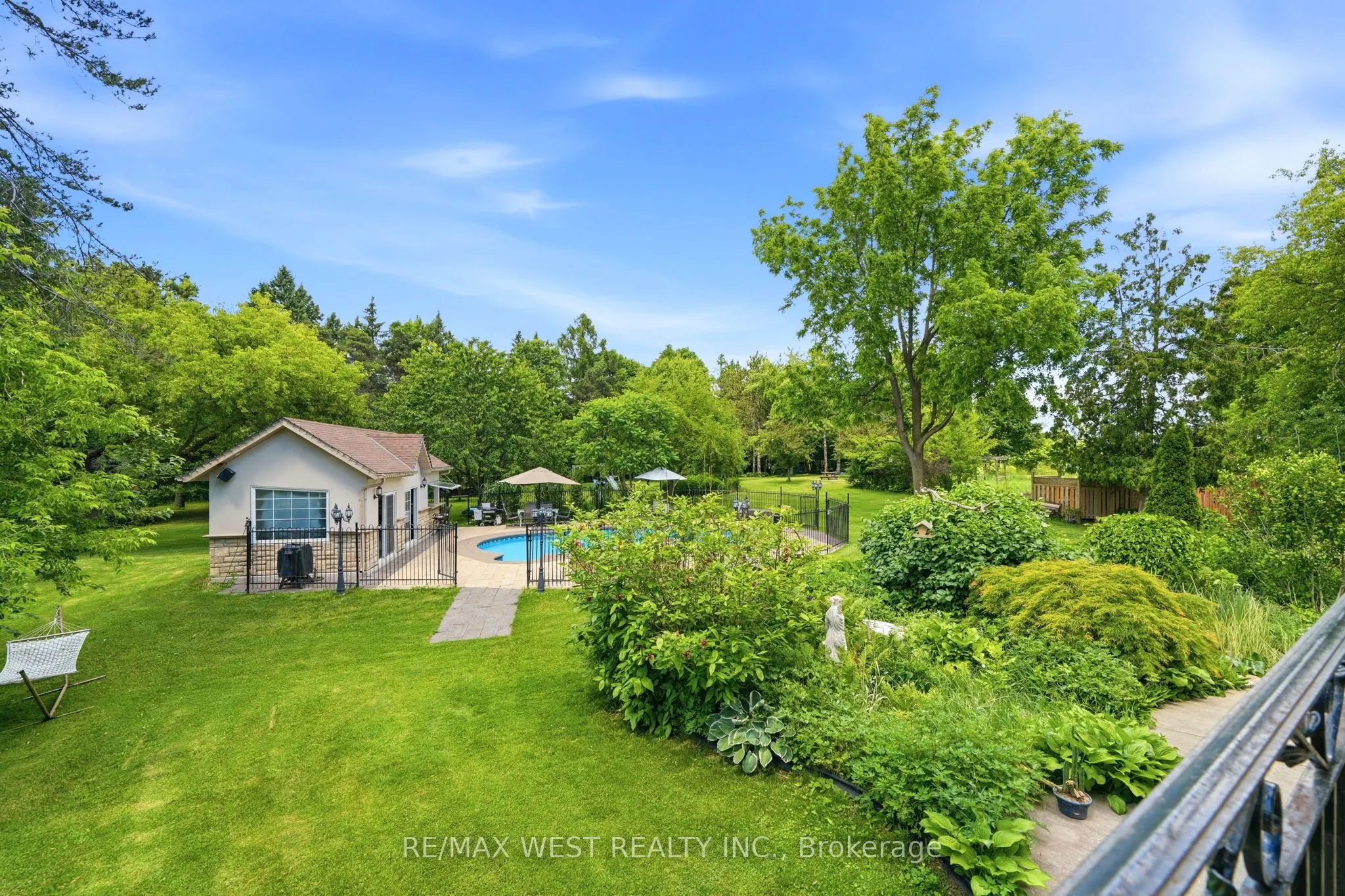 2 Kingswood Drive
