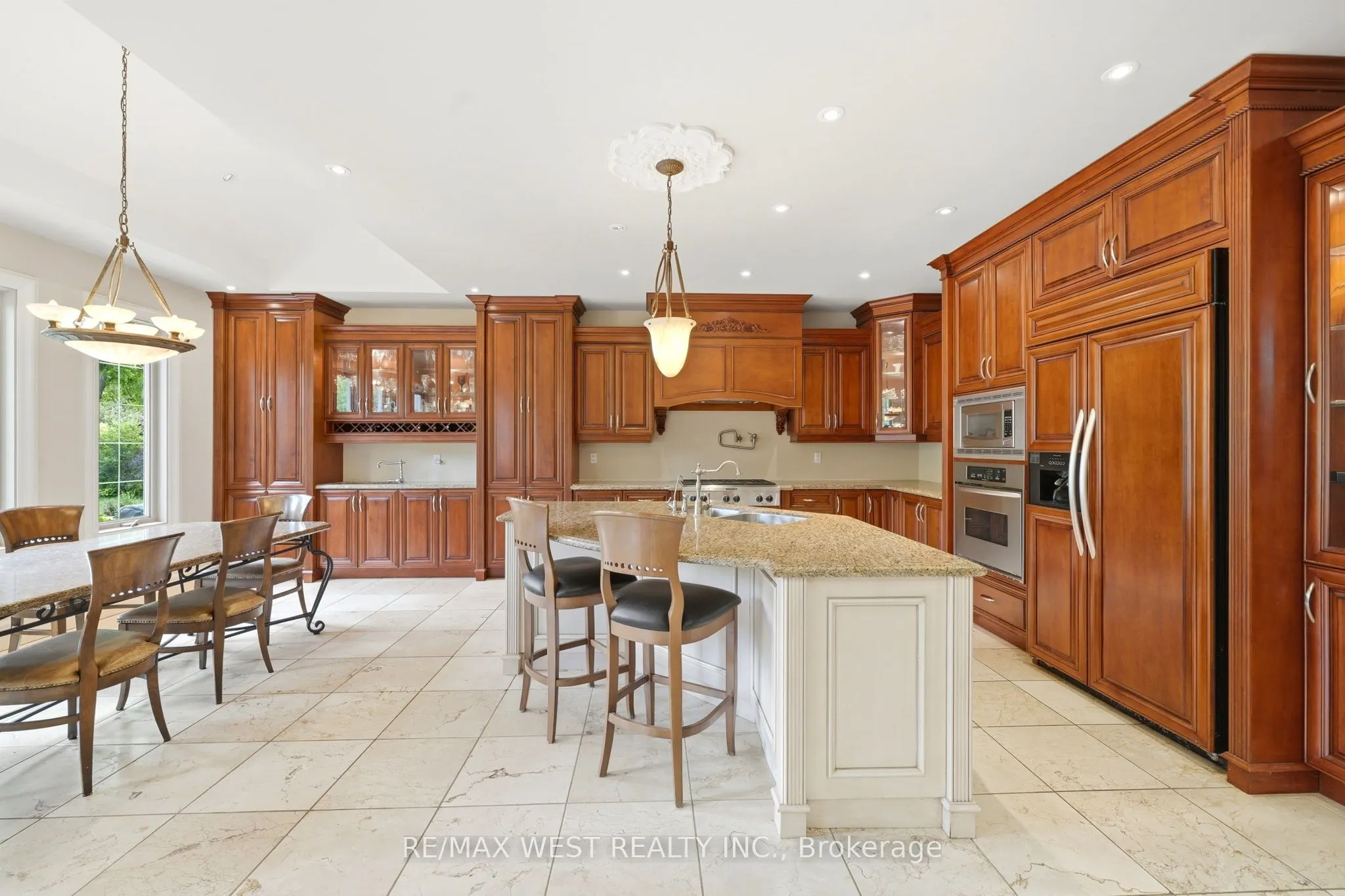 2 Kingswood Drive