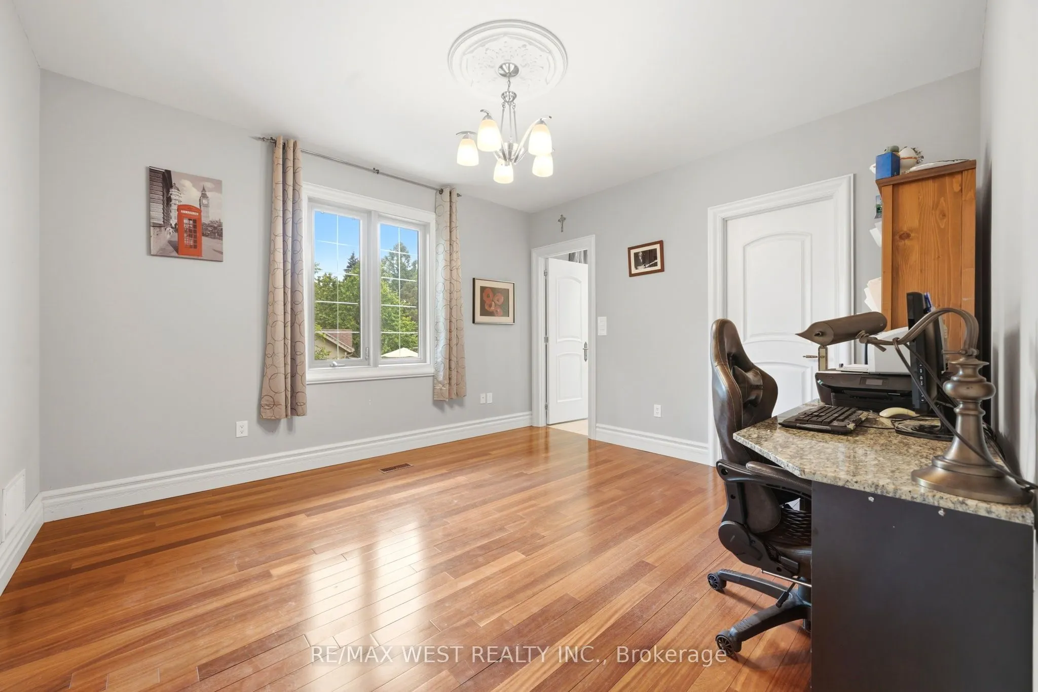 2 Kingswood Drive
