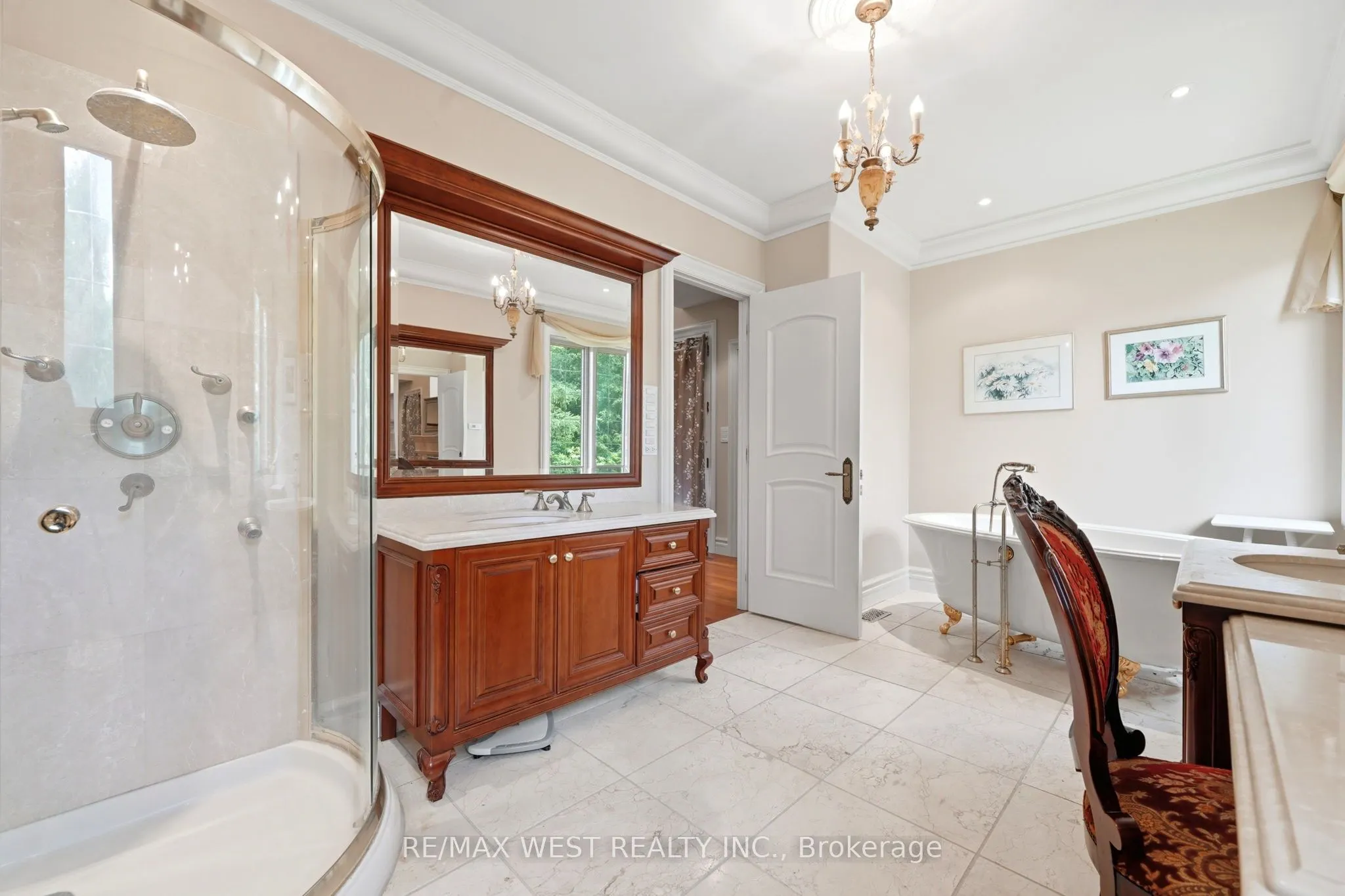 2 Kingswood Drive