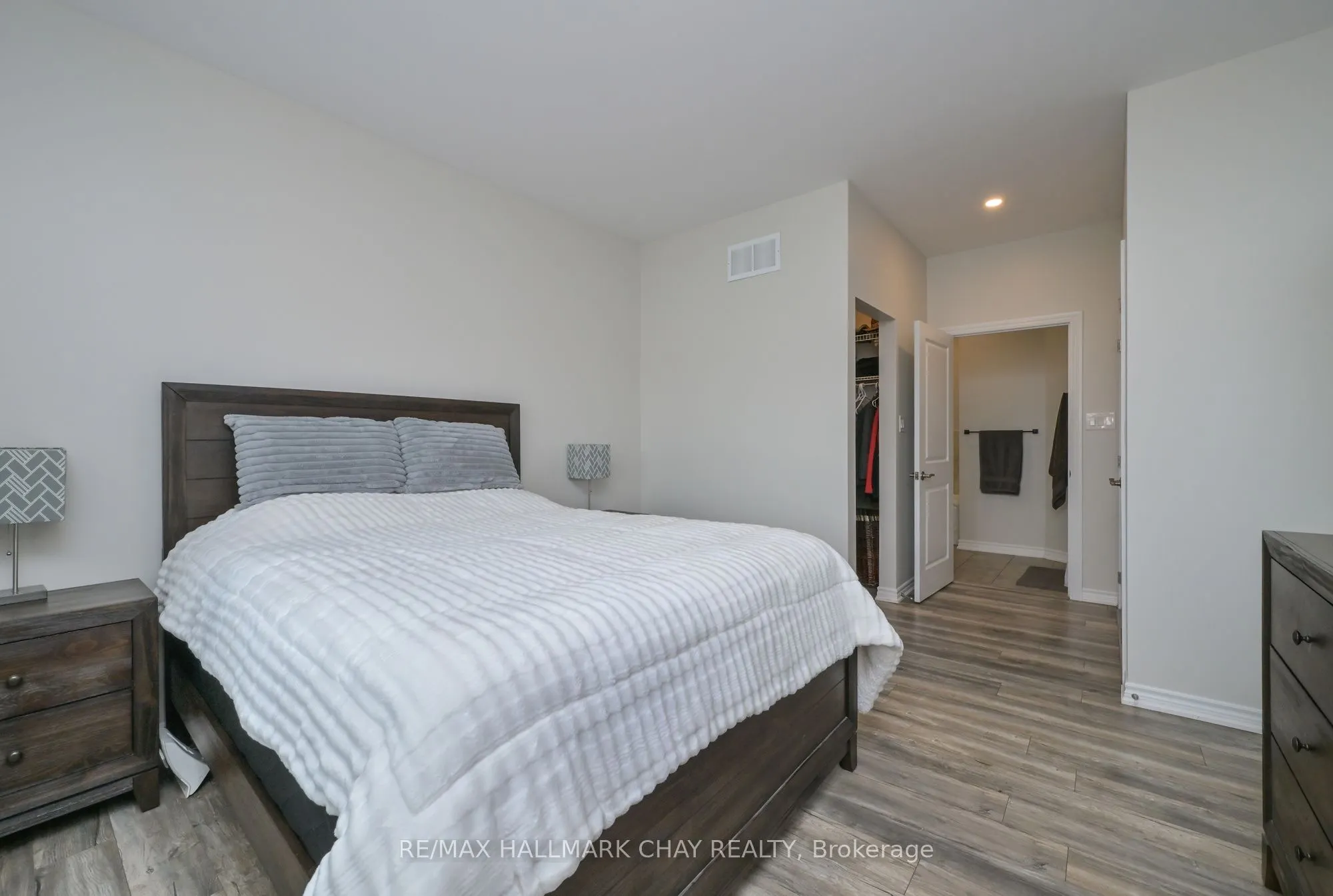 25 Kingsmere Crescent