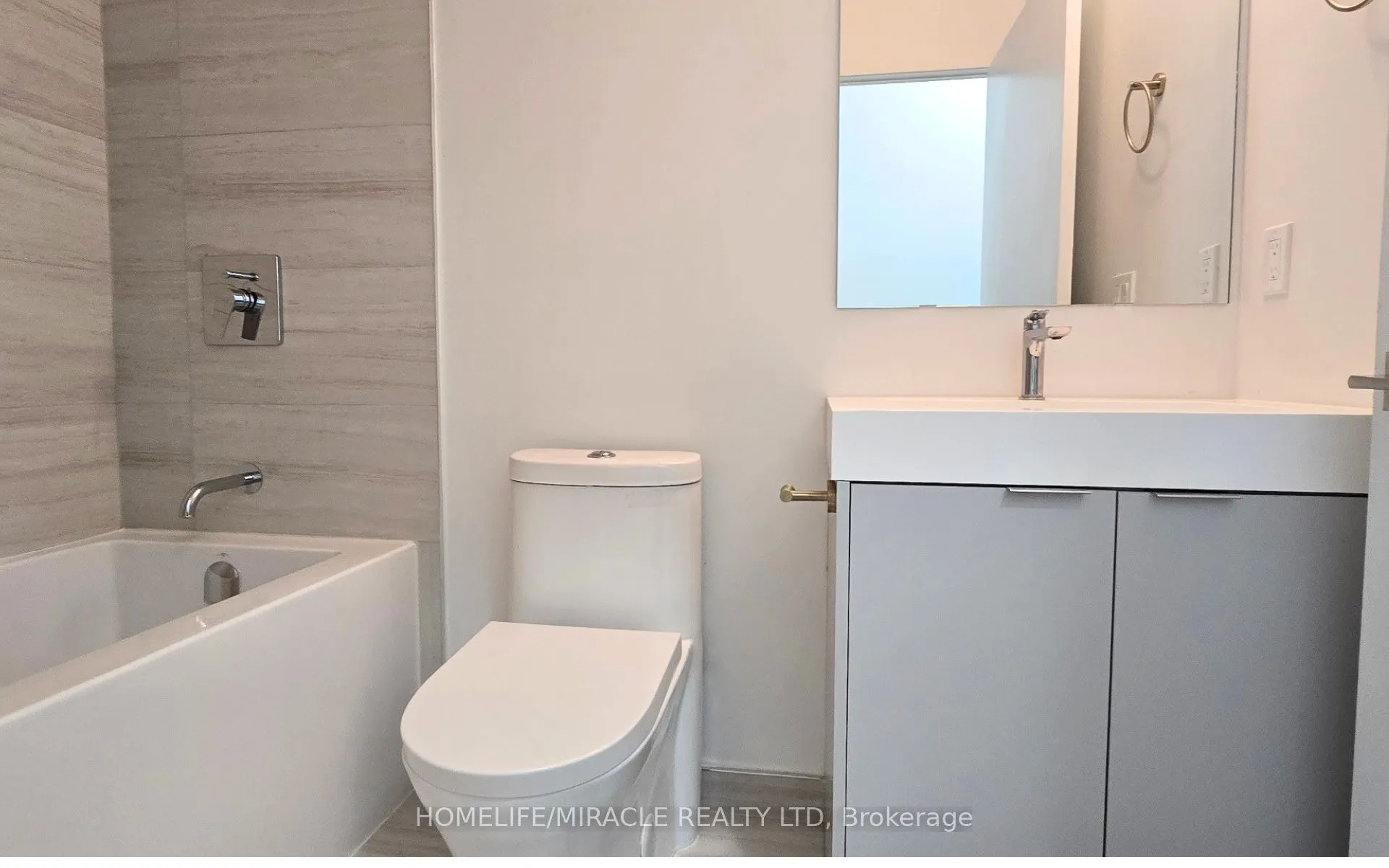 10 Abeja Street #2118