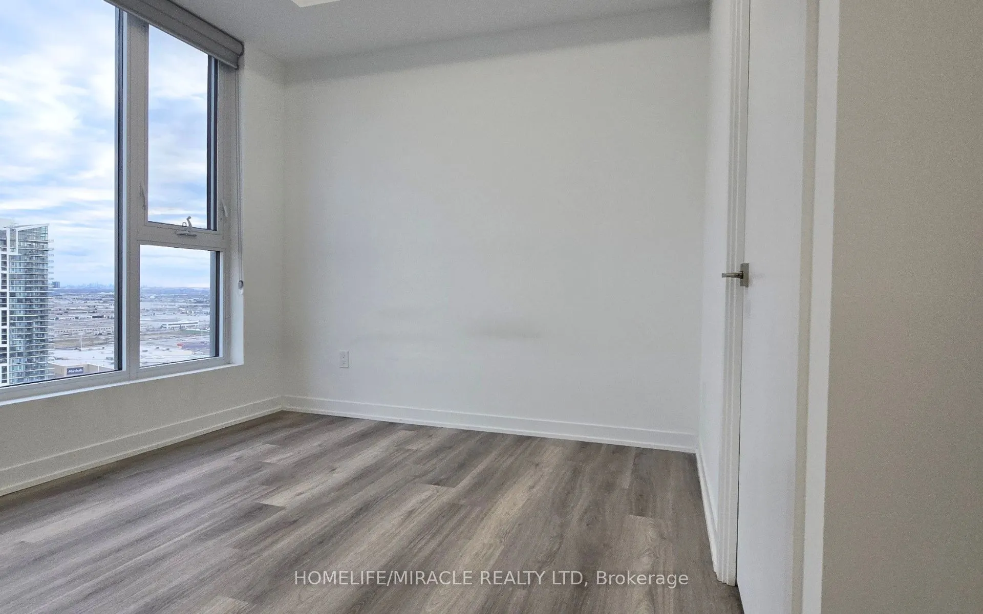 10 Abeja Street #2118