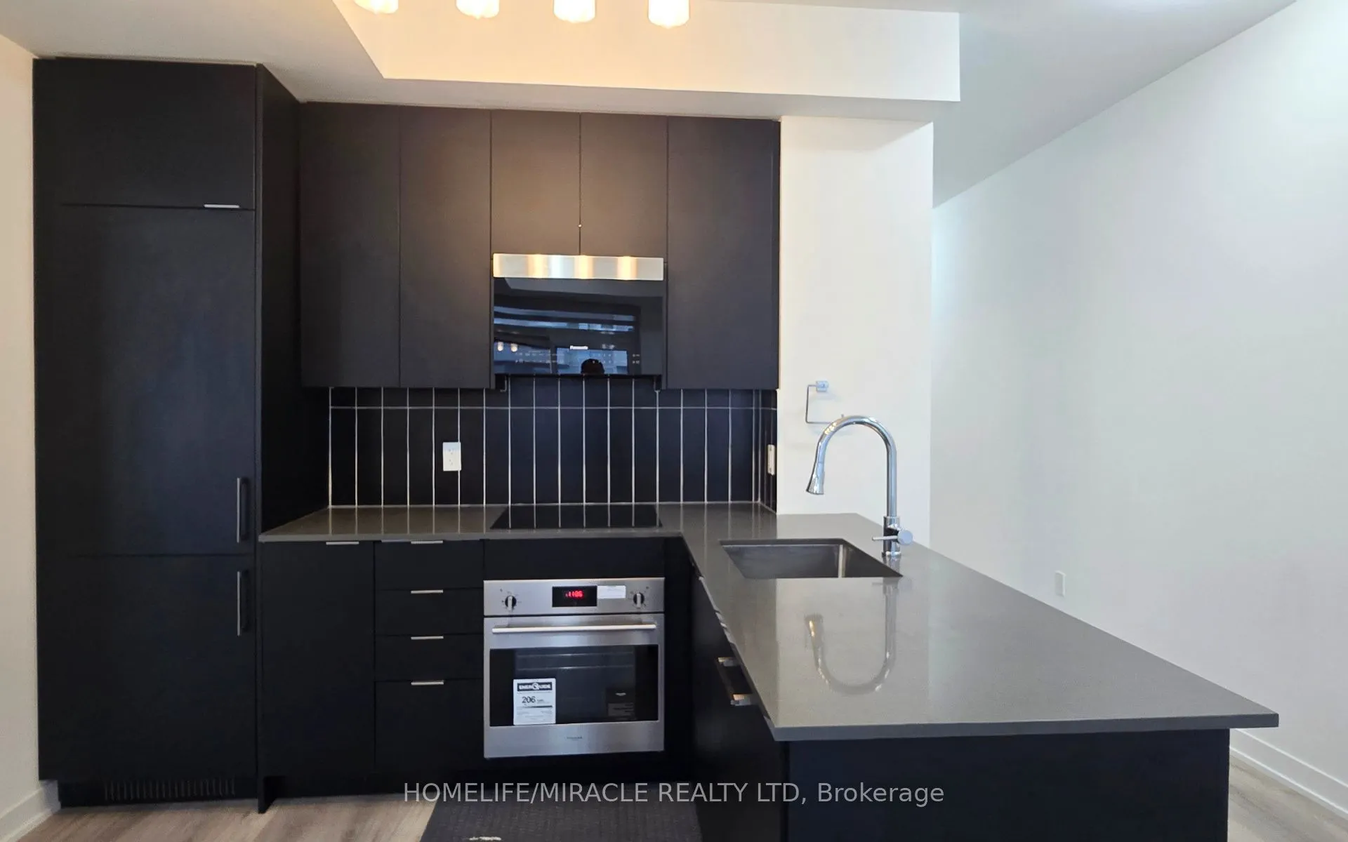 10 Abeja Street #2118