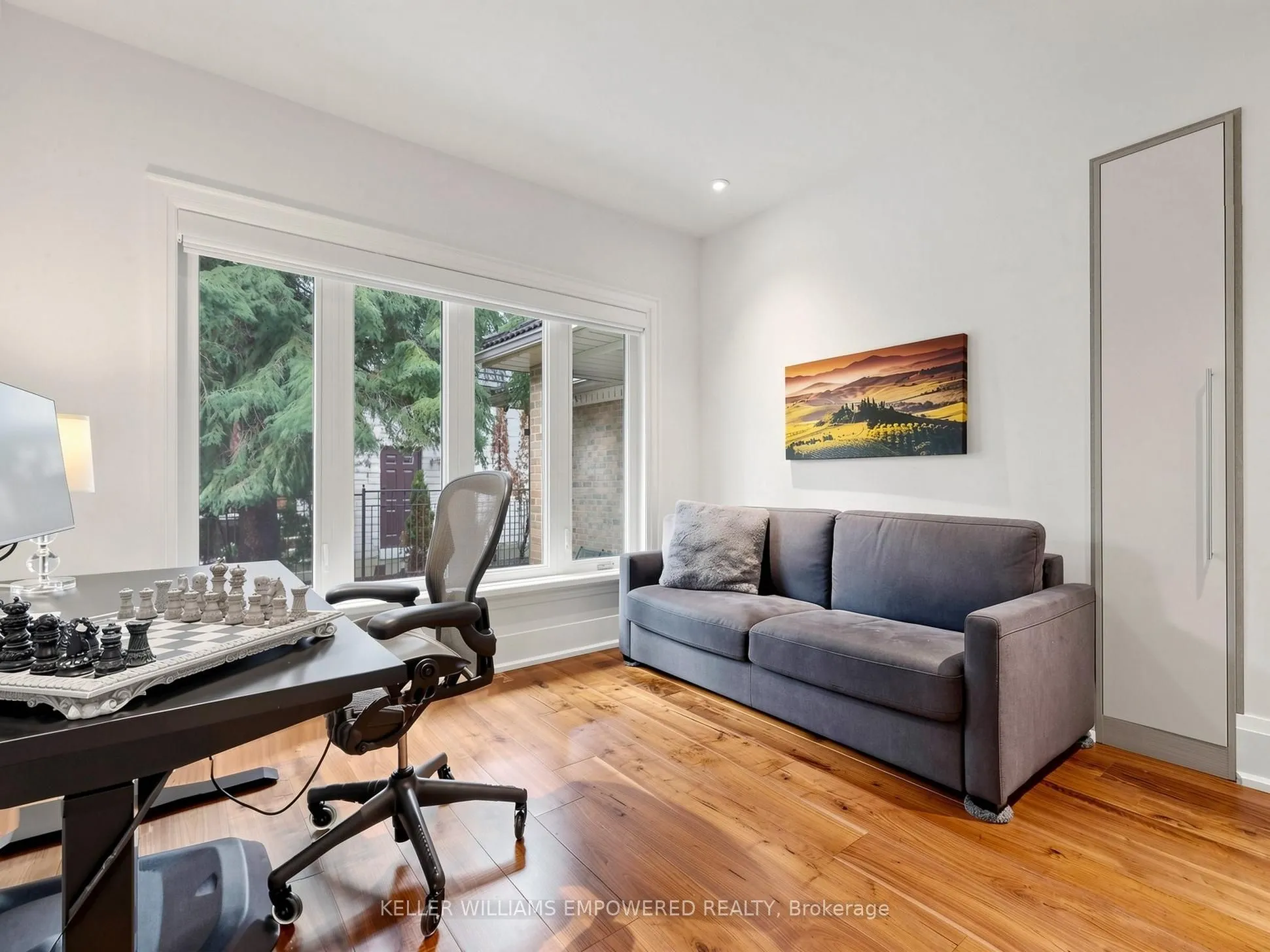 93 Longview Crescent