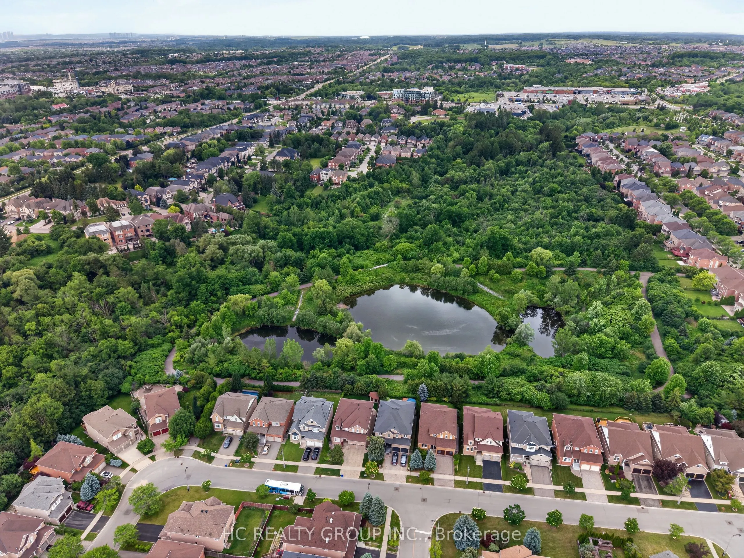 21 Wolf Trail Crescent