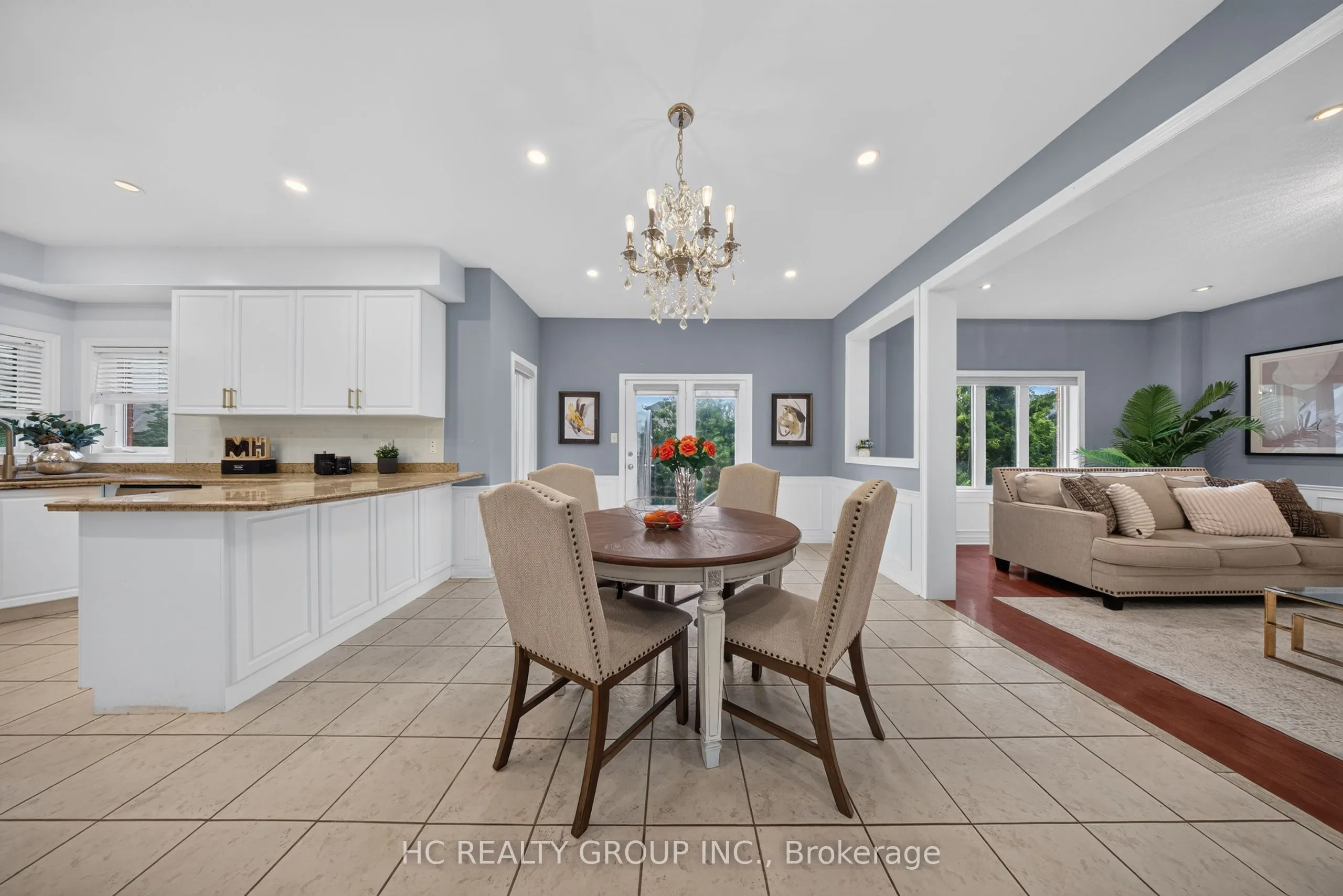 21 Wolf Trail Crescent