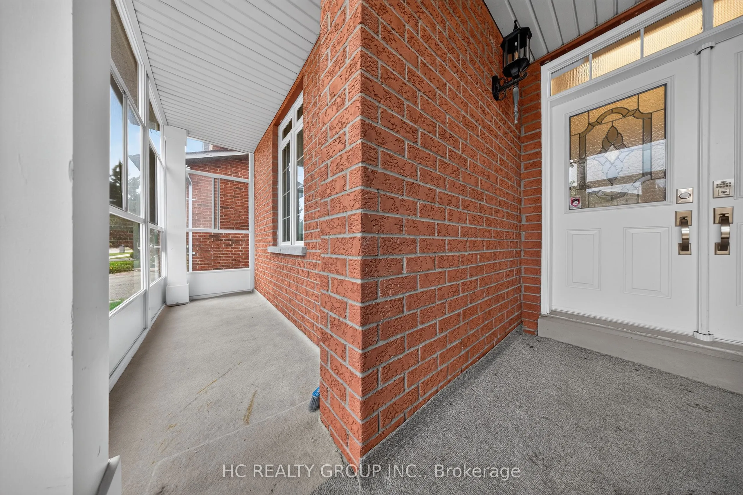 21 Wolf Trail Crescent