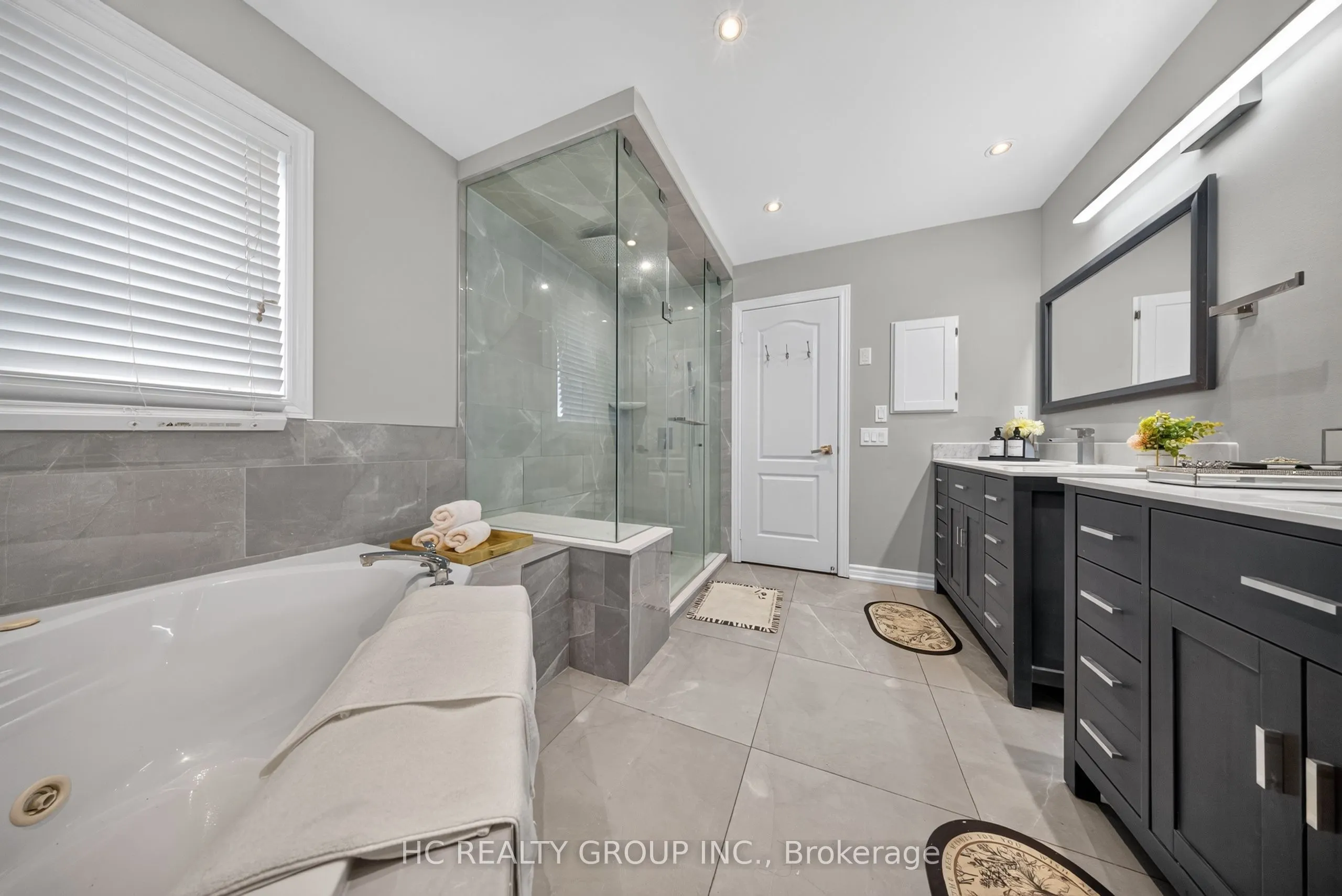 21 Wolf Trail Crescent