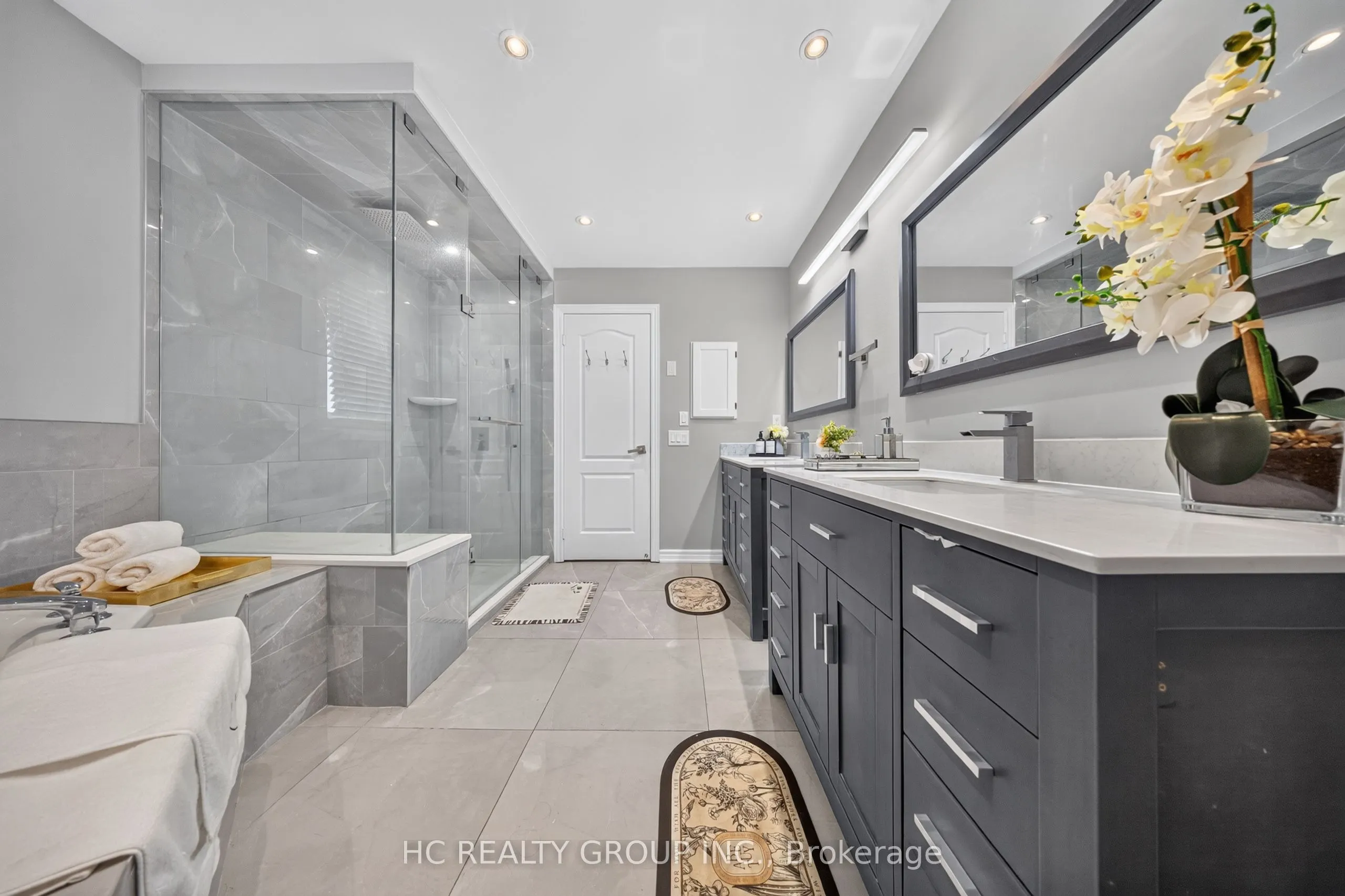 21 Wolf Trail Crescent